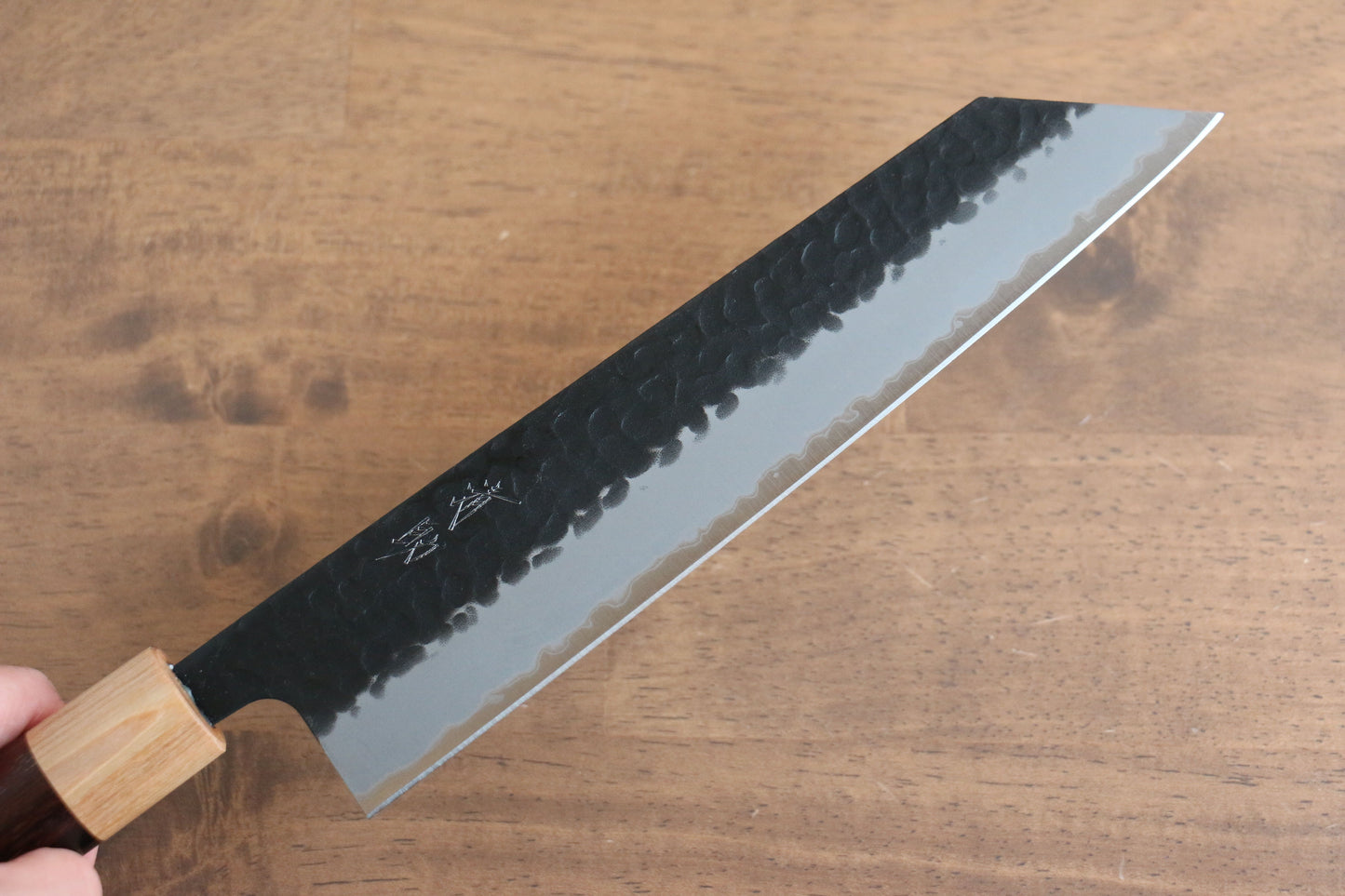 清助 青スーパー鋼 鎚目 黒打 切付包丁 210mm 紫檀柄 - 清助刃物