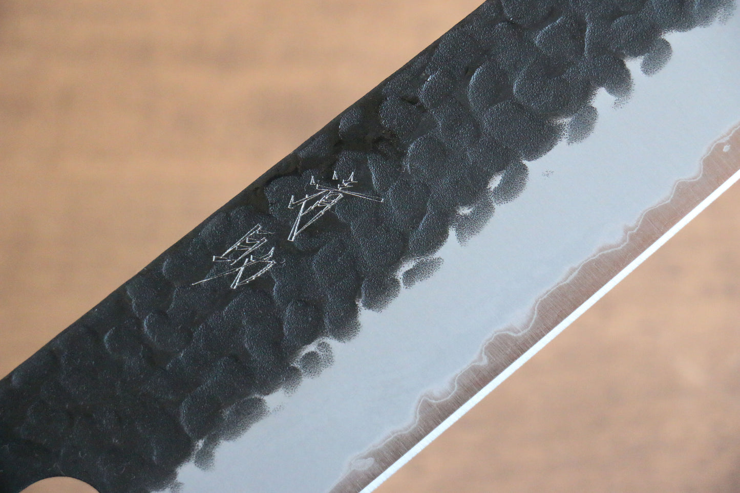 清助 青スーパー鋼 鎚目 黒打 切付包丁 210mm 紫檀柄 - 清助刃物