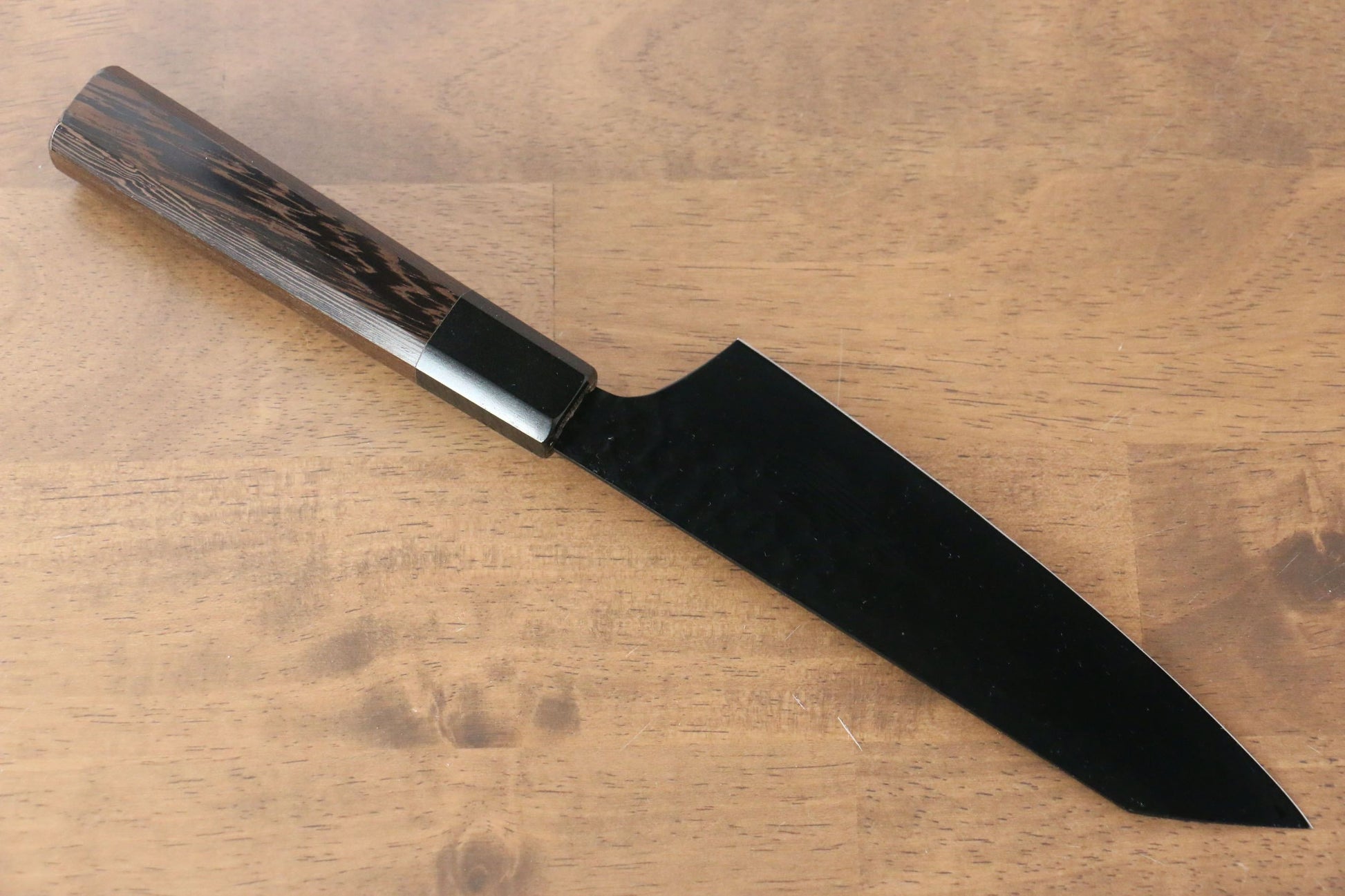 堺 孝行 黒影 V金10号 鎚目 テフロン加工 剣型三徳包丁 160mm ウエンジ柄 - 清助刃物