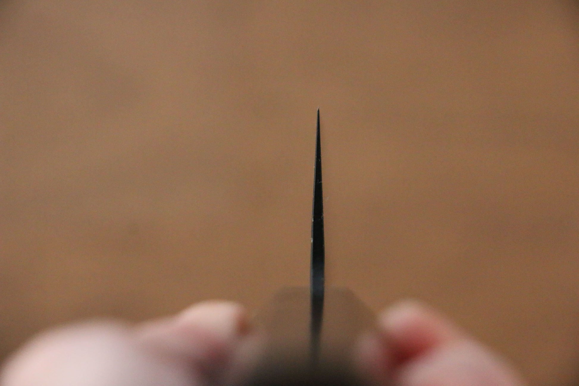 堺 孝行 黒影 V金10号 鎚目 テフロン加工 剣型三徳包丁 160mm ウエンジ柄 - 清助刃物