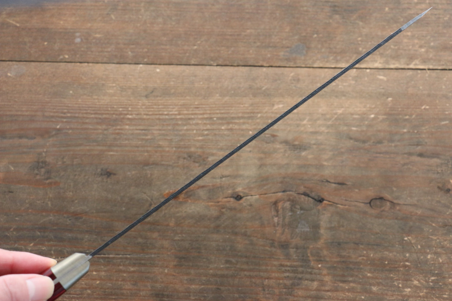 清助 黒紅 青スーパー鋼 鎚目 黒打 切付牛刀包丁 240mm 赤合板柄 - 清助刃物