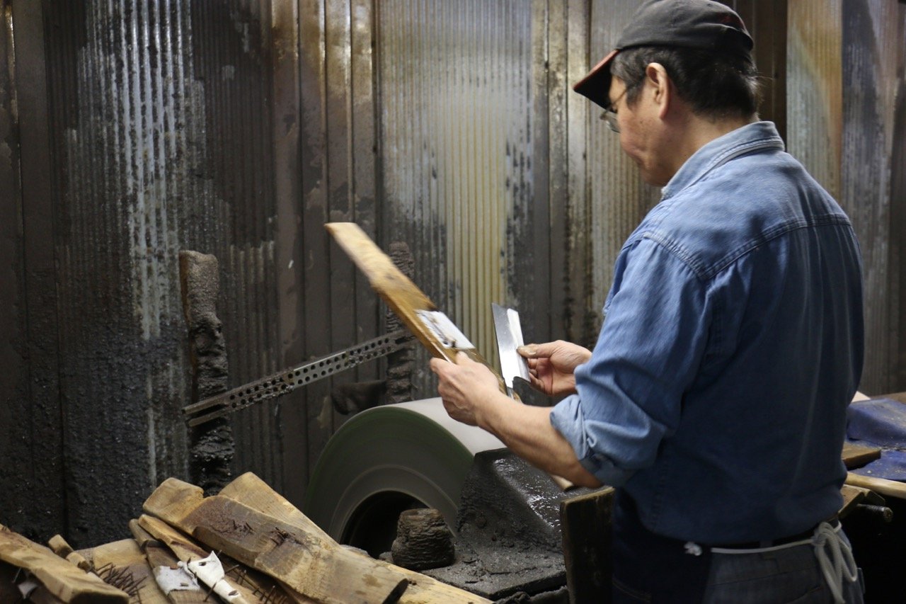 北岡 英雄 白ニ鋼 ダマスカス 切付柳刃包丁 210mm 紫檀柄 - 清助刃物