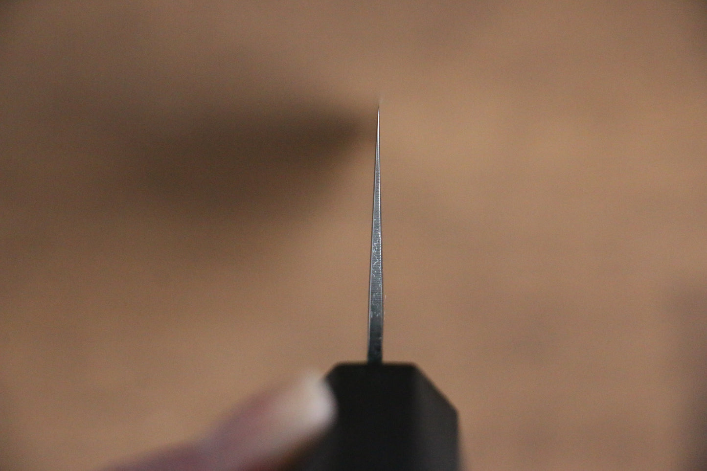 堺 孝行 なないろ VG10 33層 剣型牛刀包丁 190mm ABS樹脂(乾漆墨黒)柄 - 清助刃物