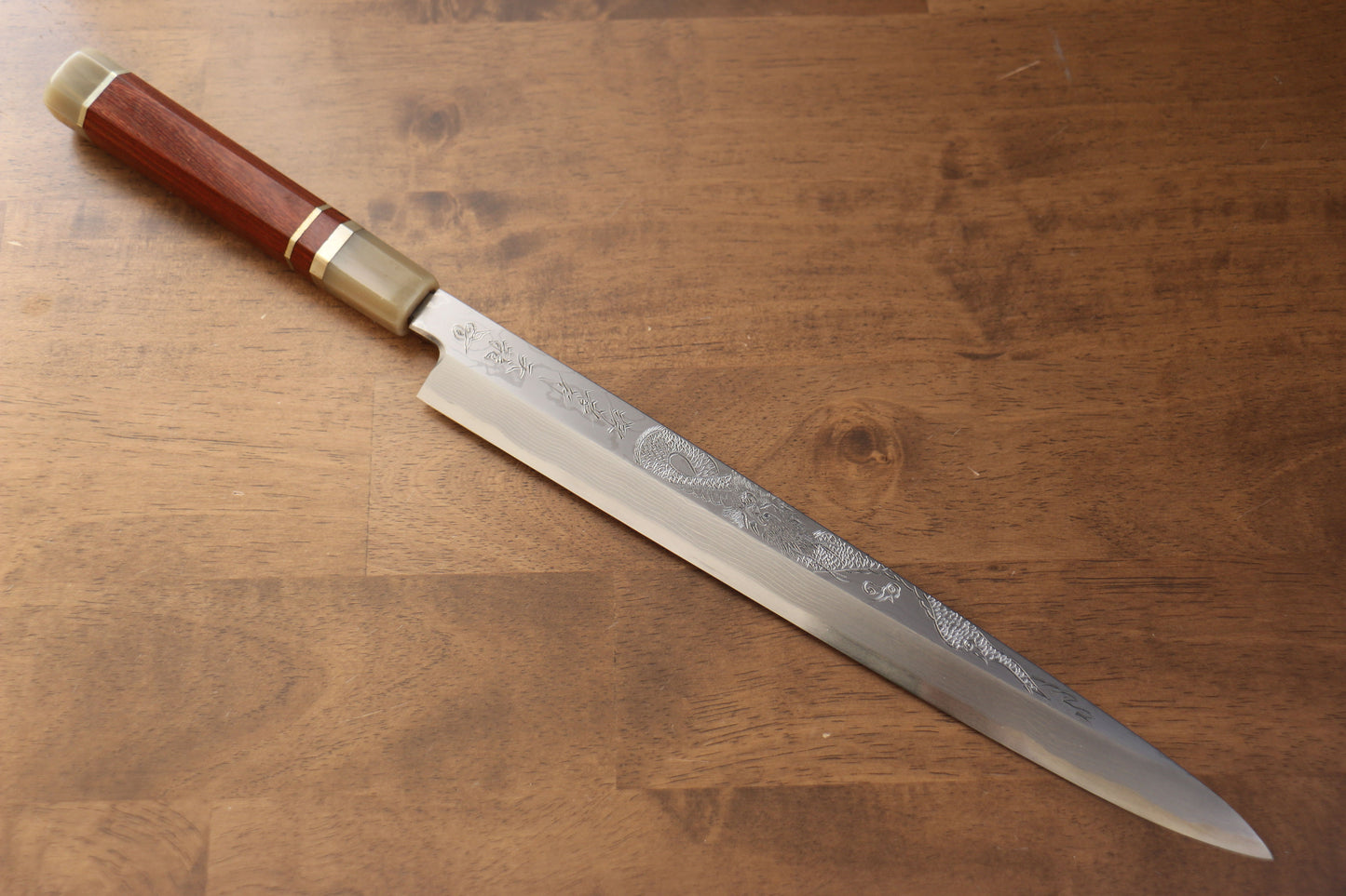 堺 孝行 天龍 うずしお 青ニ鋼 ドラゴンの彫刻入り 柳刃包丁 300mm 赤黒檀柄 鞘付き - 清助刃物