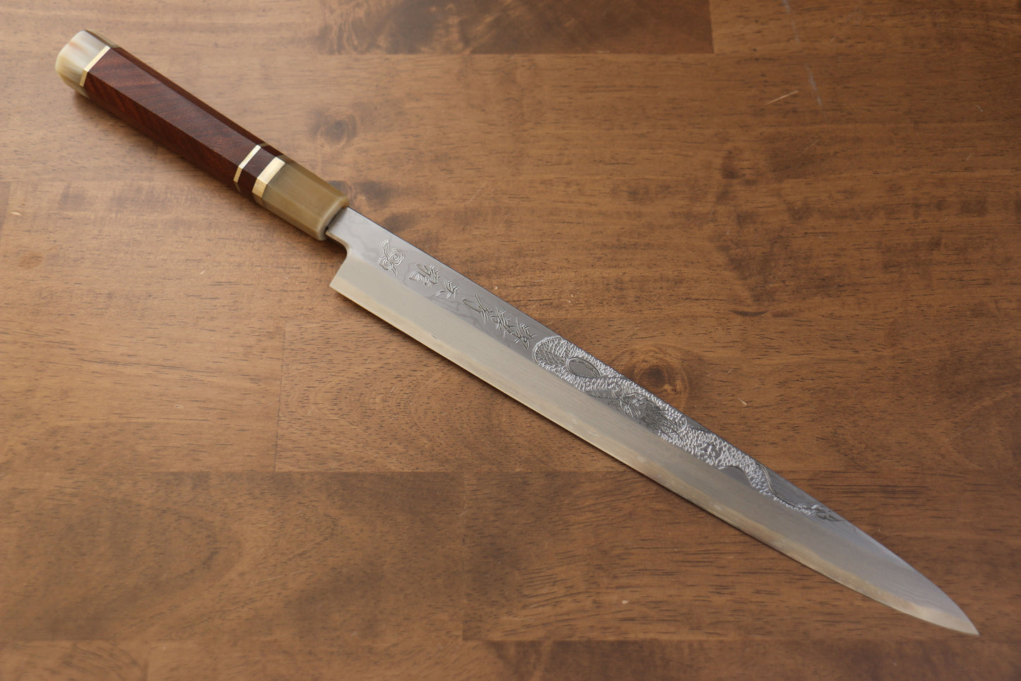 堺 孝行 天龍 うずしお 青ニ鋼 ドラゴンの彫刻入り 柳刃包丁 300mm 赤黒檀柄 鞘付き - 清助刃物