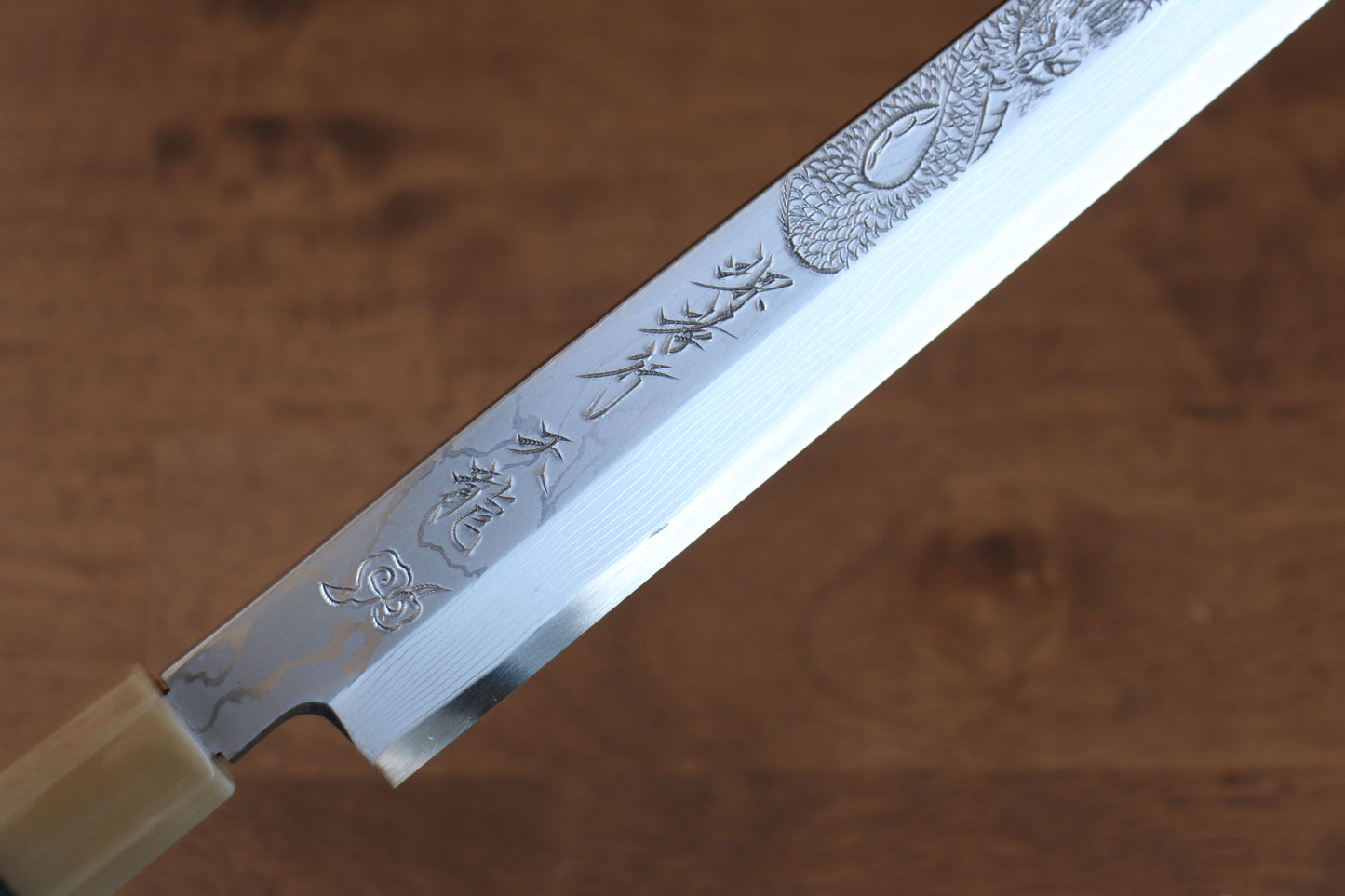 堺 孝行 天龍 うずしお 青ニ鋼 ドラゴンの彫刻入り 柳刃包丁 300mm 赤黒檀柄 鞘付き - 清助刃物