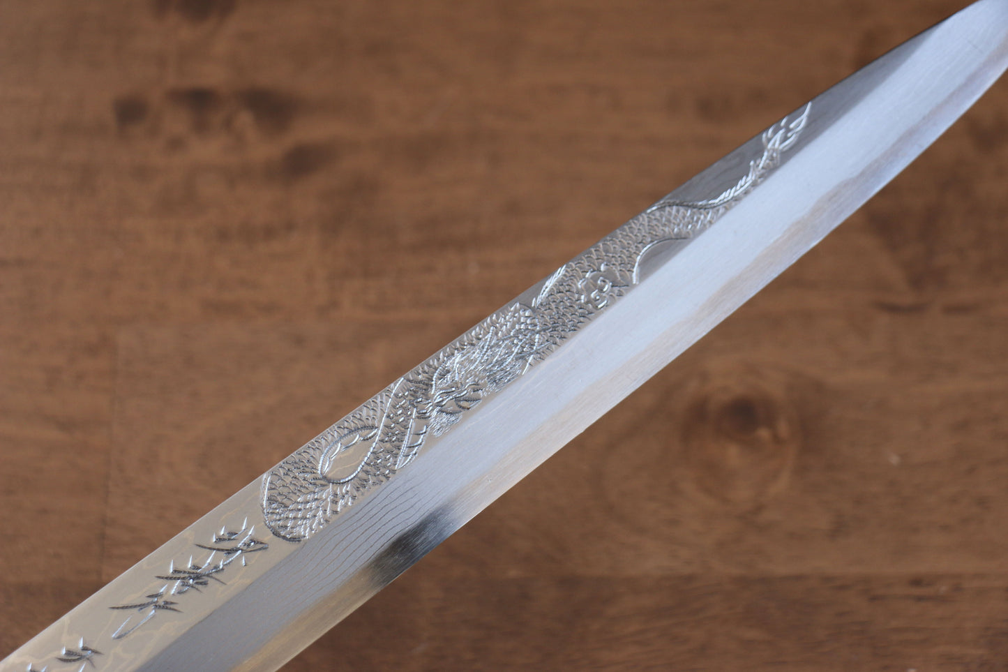 堺 孝行 天龍 うずしお 青ニ鋼 ドラゴンの彫刻入り 柳刃包丁 300mm 赤黒檀柄 鞘付き - 清助刃物