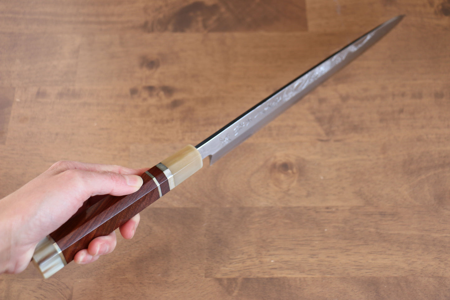 堺 孝行 天龍 うずしお 青ニ鋼 ドラゴンの彫刻入り 柳刃包丁 300mm 赤黒檀柄 鞘付き - 清助刃物