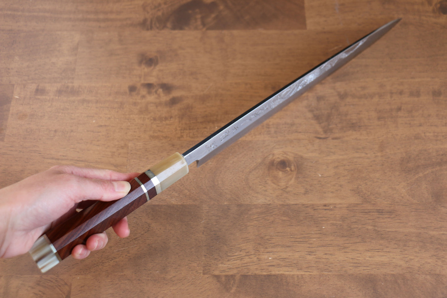 堺 孝行 天龍 うずしお 青ニ鋼 ドラゴンの彫刻入り 柳刃包丁 300mm 赤黒檀柄 鞘付き - 清助刃物