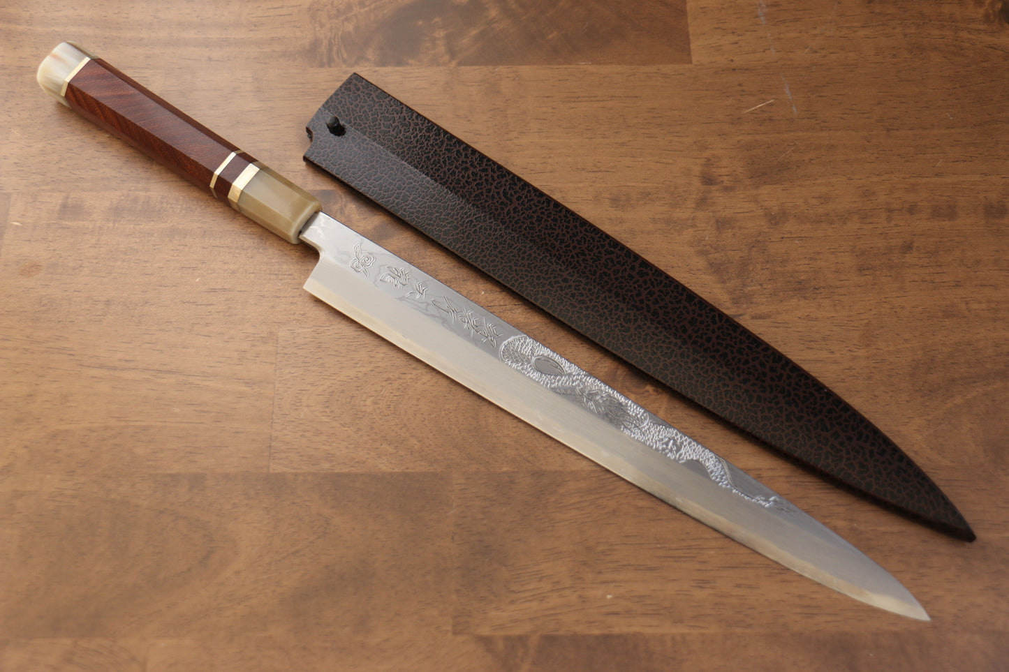 堺 孝行 天龍 うずしお 青ニ鋼 ドラゴンの彫刻入り 柳刃包丁 300mm 赤黒檀柄 鞘付き - 清助刃物