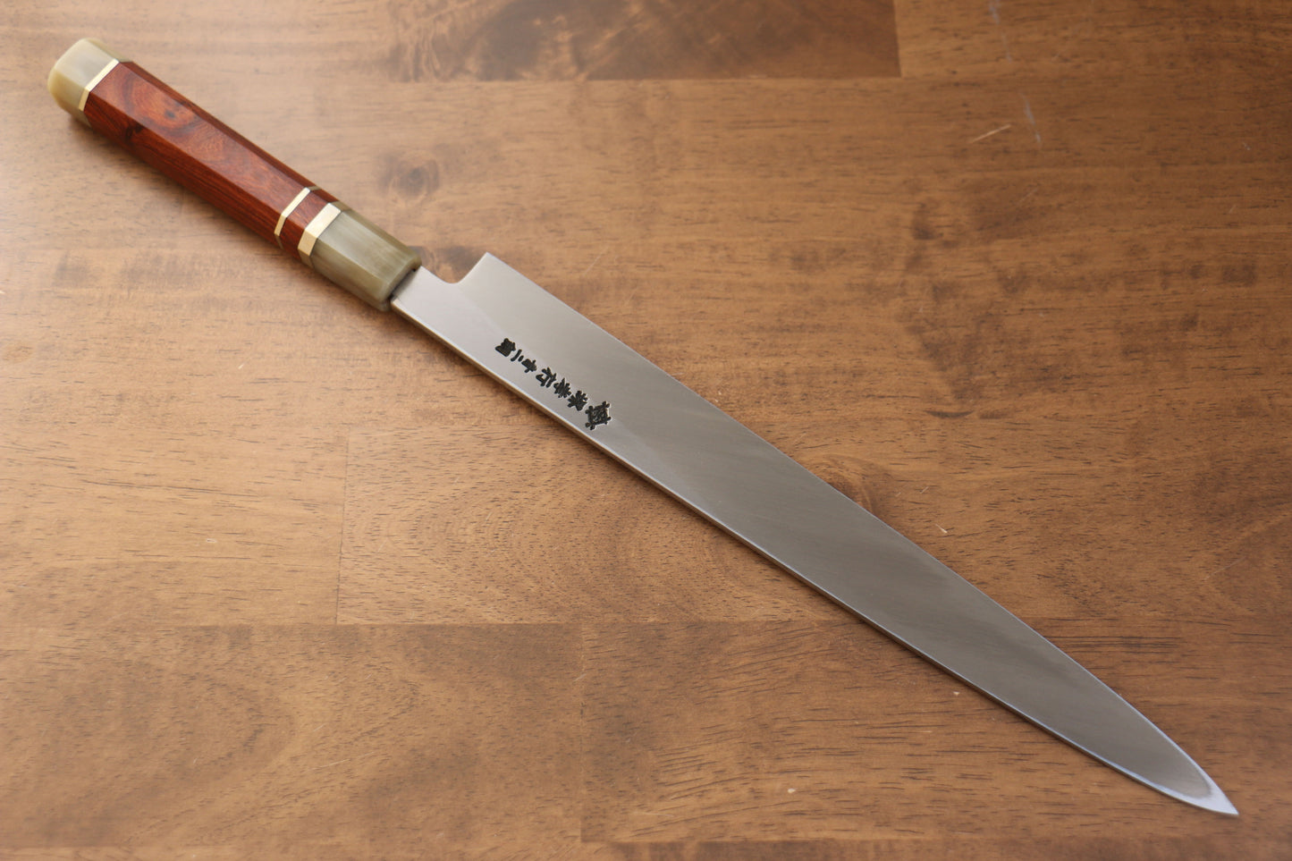 堺 孝行 天龍 うずしお 青ニ鋼 ドラゴンの彫刻入り 柳刃包丁 300mm 赤黒檀柄 鞘付き - 清助刃物
