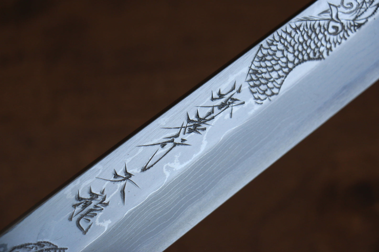 堺 孝行 天龍 うずしお 青ニ鋼 ドラゴンの彫刻入り 柳刃包丁 300mm 赤黒檀柄 鞘付き - 清助刃物