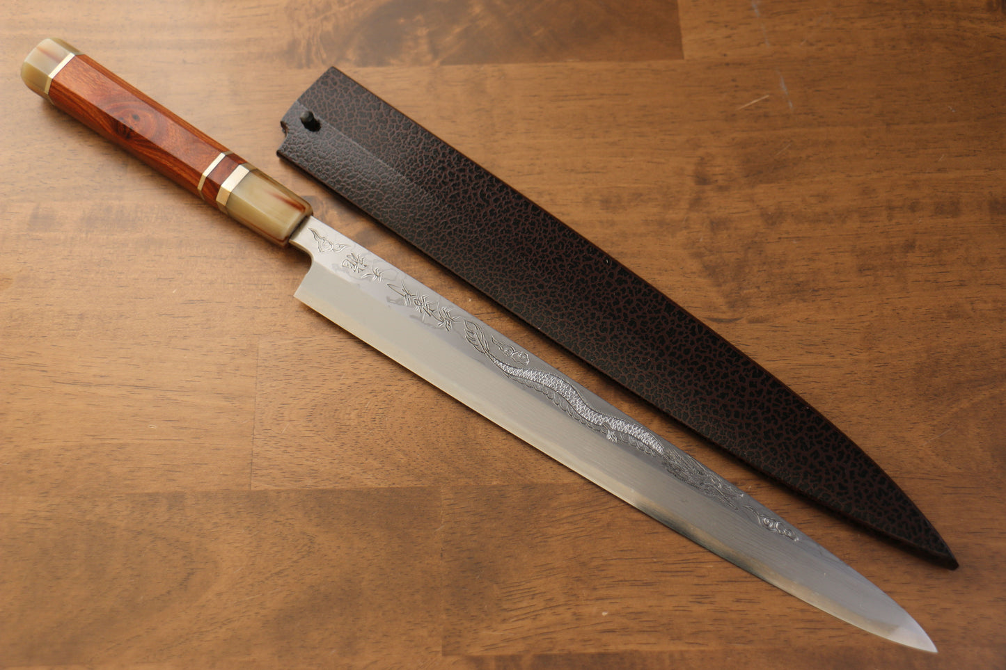 堺 孝行 天龍 うずしお 青ニ鋼 ドラゴンの彫刻入り 柳刃包丁 300mm 赤黒檀柄 鞘付き - 清助刃物