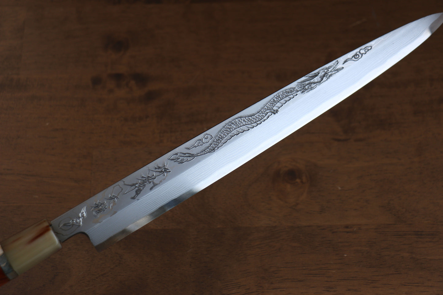 堺 孝行 天龍 うずしお 青ニ鋼 ドラゴンの彫刻入り 柳刃包丁 300mm 赤黒檀柄 鞘付き - 清助刃物