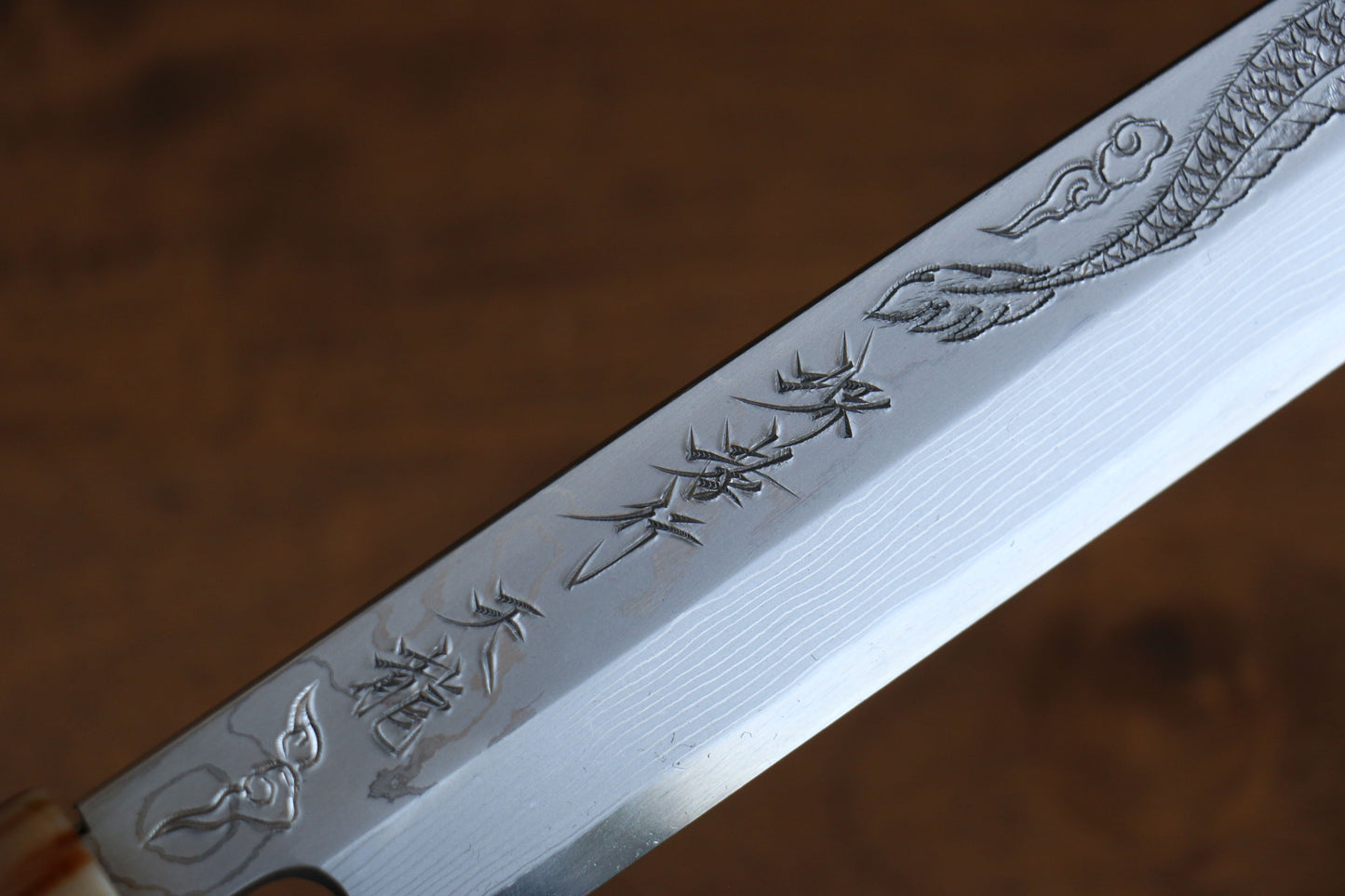 堺 孝行 天龍 うずしお 青ニ鋼 ドラゴンの彫刻入り 柳刃包丁 300mm 赤黒檀柄 鞘付き - 清助刃物