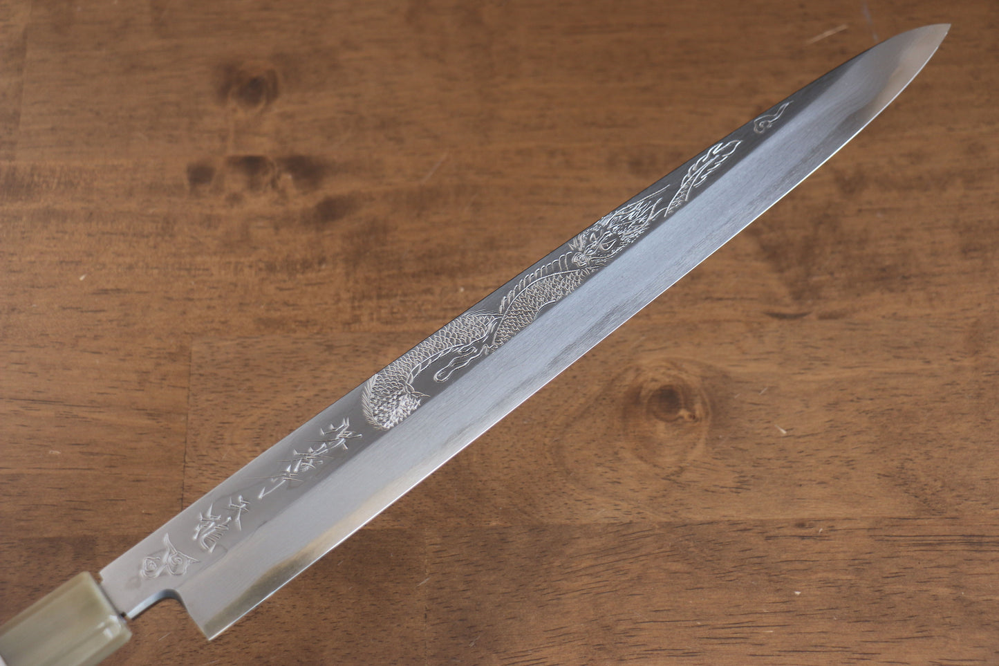 堺 孝行 天龍 うずしお 青ニ鋼 ドラゴンの彫刻入り 柳刃包丁 300mm 赤黒檀柄 鞘付き - 清助刃物