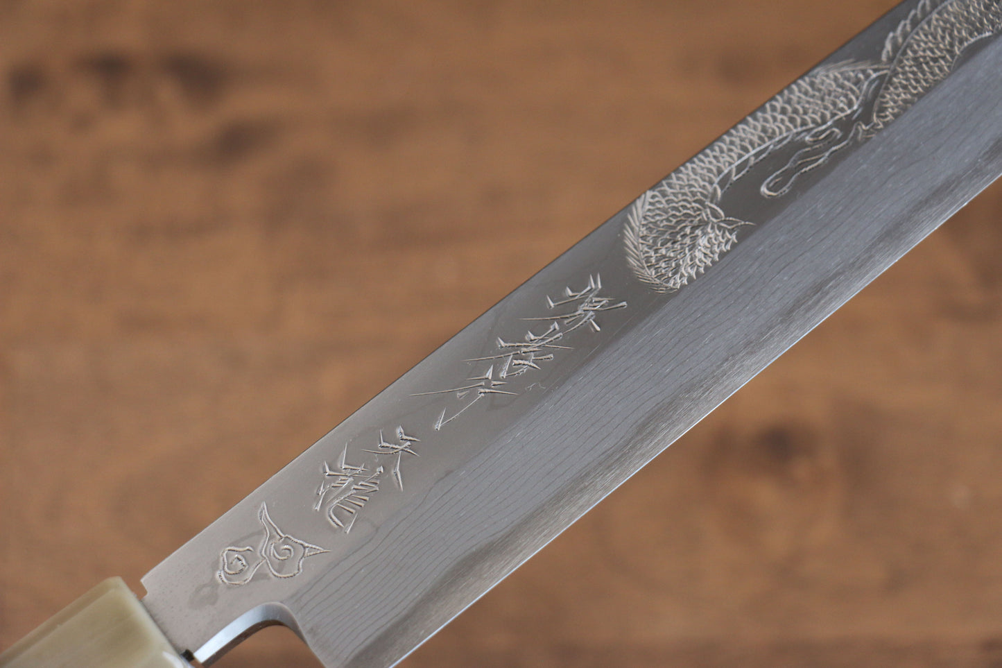 堺 孝行 天龍 うずしお 青ニ鋼 ドラゴンの彫刻入り 柳刃包丁 300mm 赤黒檀柄 鞘付き - 清助刃物