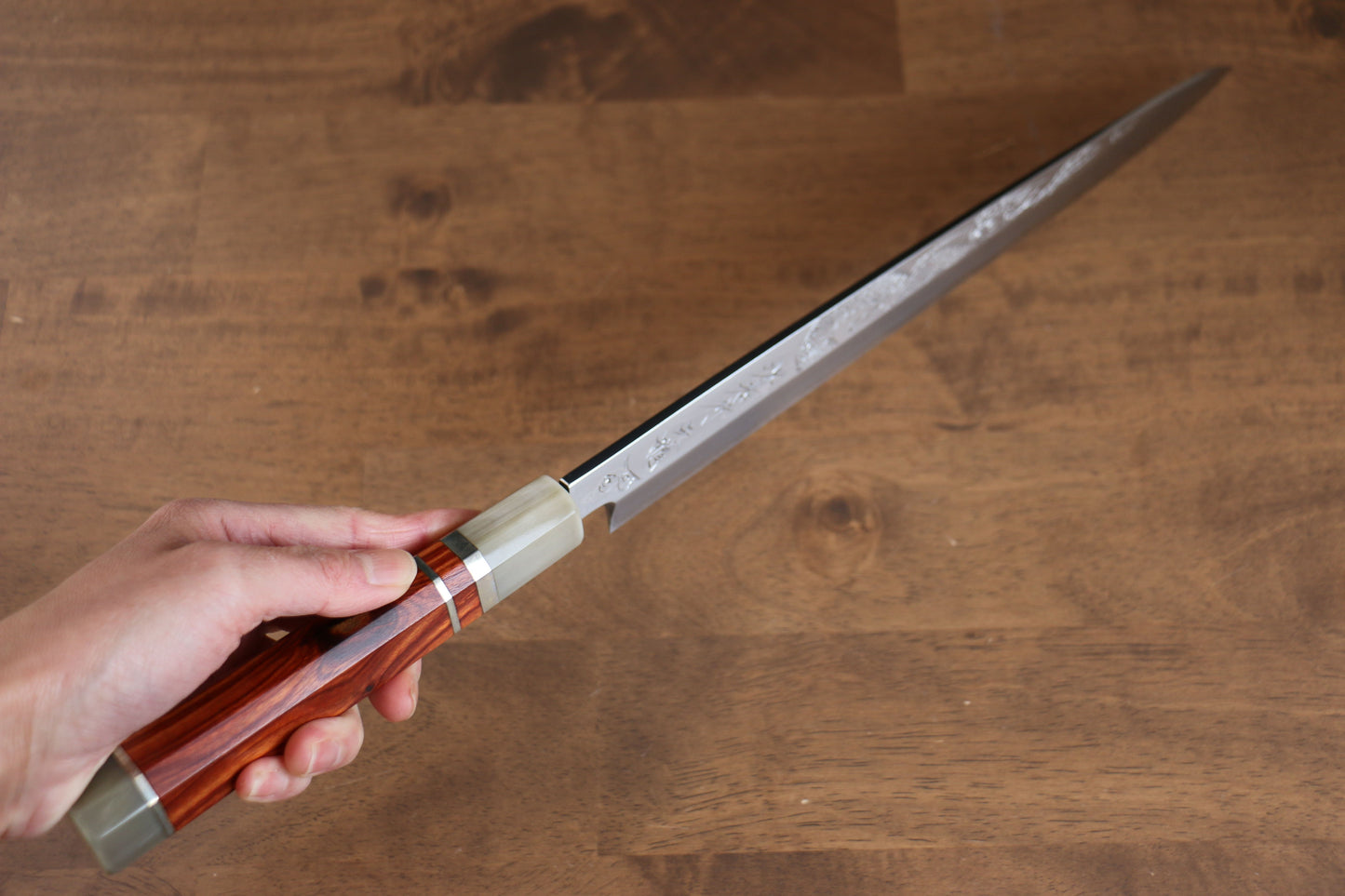 堺 孝行 天龍 うずしお 青ニ鋼 ドラゴンの彫刻入り 柳刃包丁 300mm 赤黒檀柄 鞘付き - 清助刃物