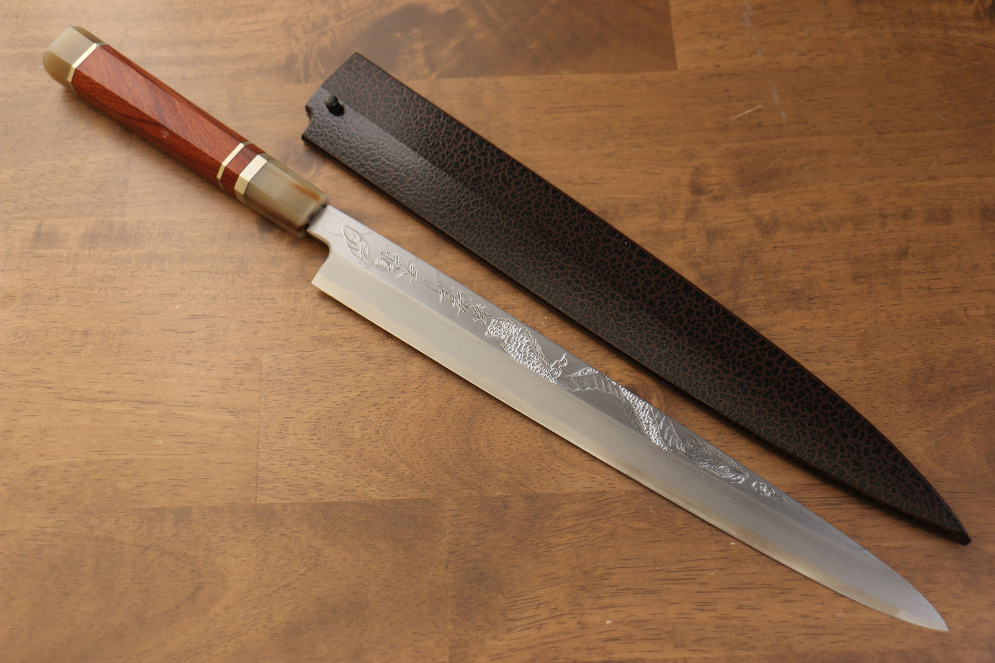 堺 孝行 天龍 うずしお 青ニ鋼 ドラゴンの彫刻入り 柳刃包丁 300mm 赤黒檀柄 鞘付き - 清助刃物