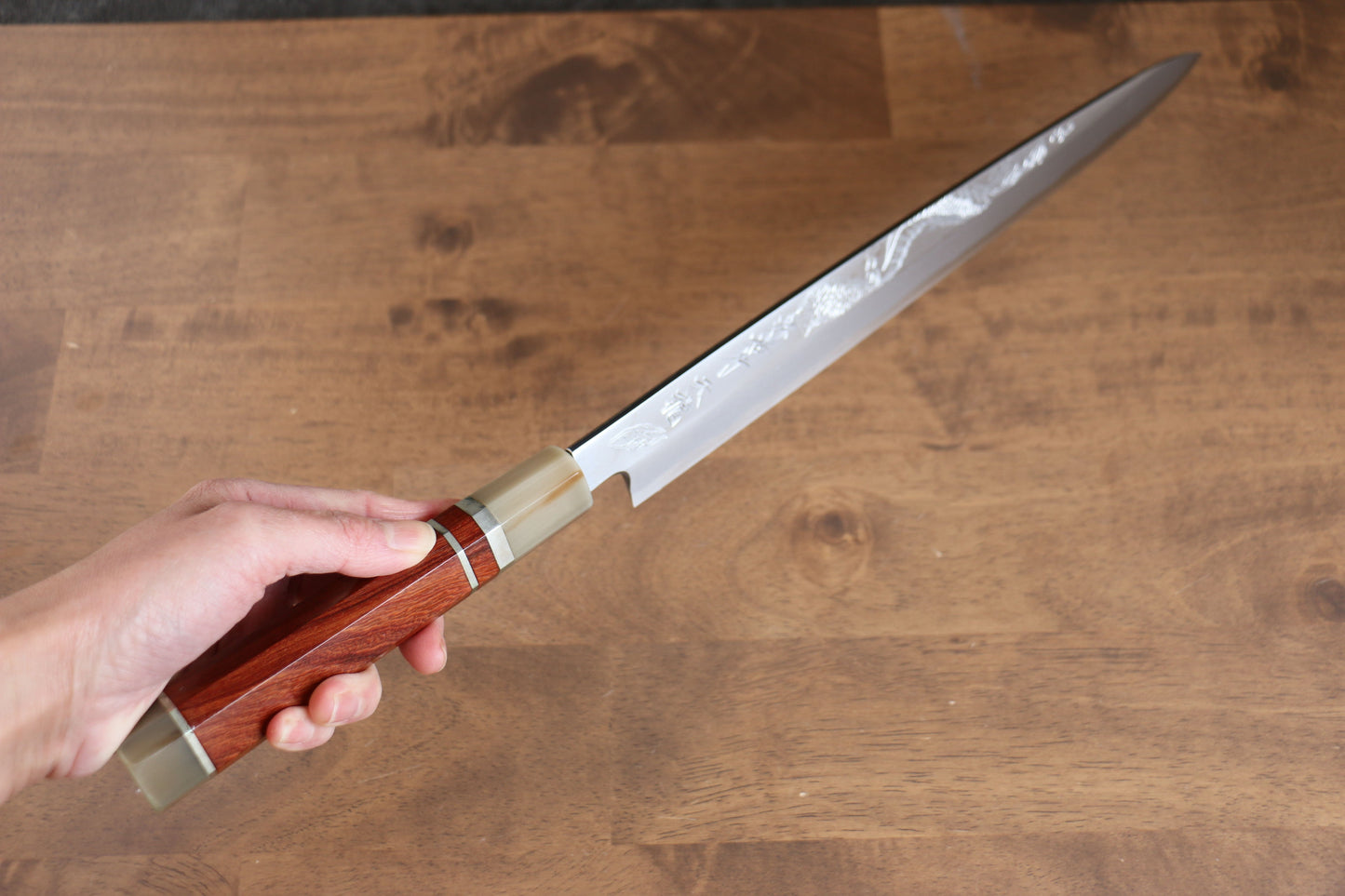堺 孝行 天龍 うずしお 青ニ鋼 ドラゴンの彫刻入り 柳刃包丁 300mm 赤黒檀柄 鞘付き - 清助刃物