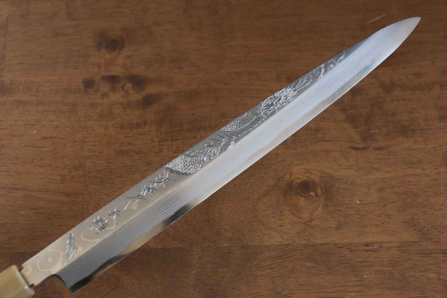 堺 孝行 天龍 うずしお 青ニ鋼 ドラゴンの彫刻入り 柳刃包丁 300mm 赤黒檀柄 鞘付き - 清助刃物