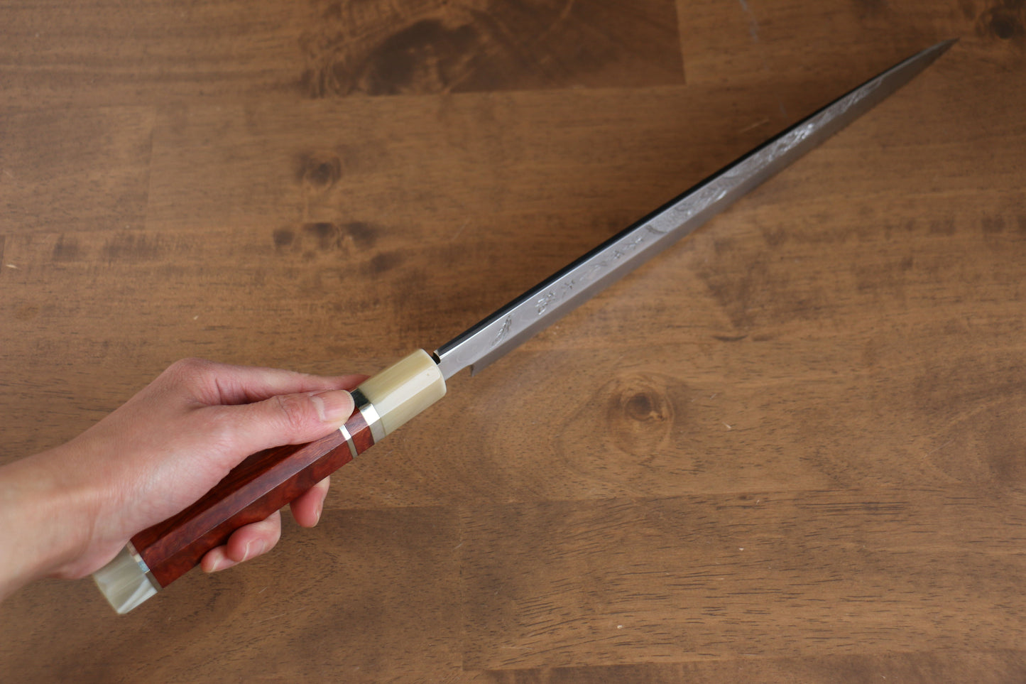 堺 孝行 天龍 うずしお 青ニ鋼 ドラゴンの彫刻入り 柳刃包丁 300mm 赤黒檀柄 鞘付き - 清助刃物