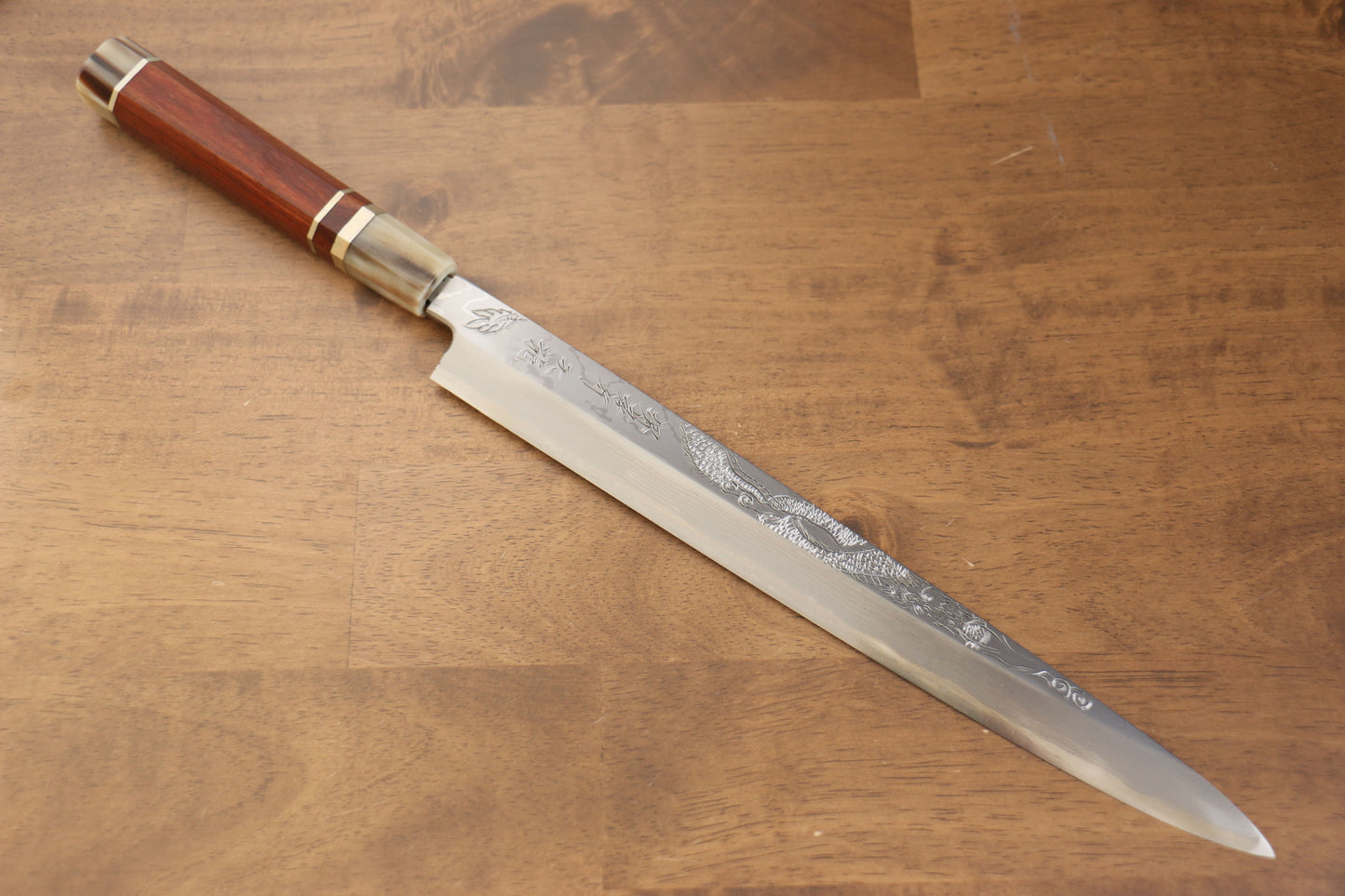堺 孝行 天龍 うずしお 青ニ鋼 ドラゴンの彫刻入り 柳刃包丁 300mm 赤黒檀柄 鞘付き - 清助刃物