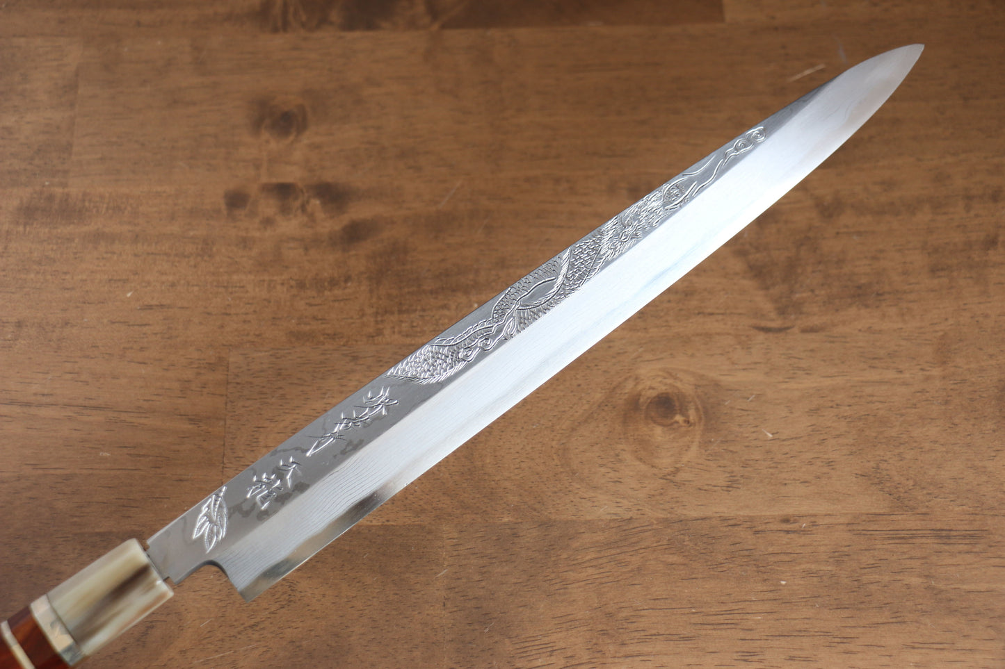 堺 孝行 天龍 うずしお 青ニ鋼 ドラゴンの彫刻入り 柳刃包丁 300mm 赤黒檀柄 鞘付き - 清助刃物