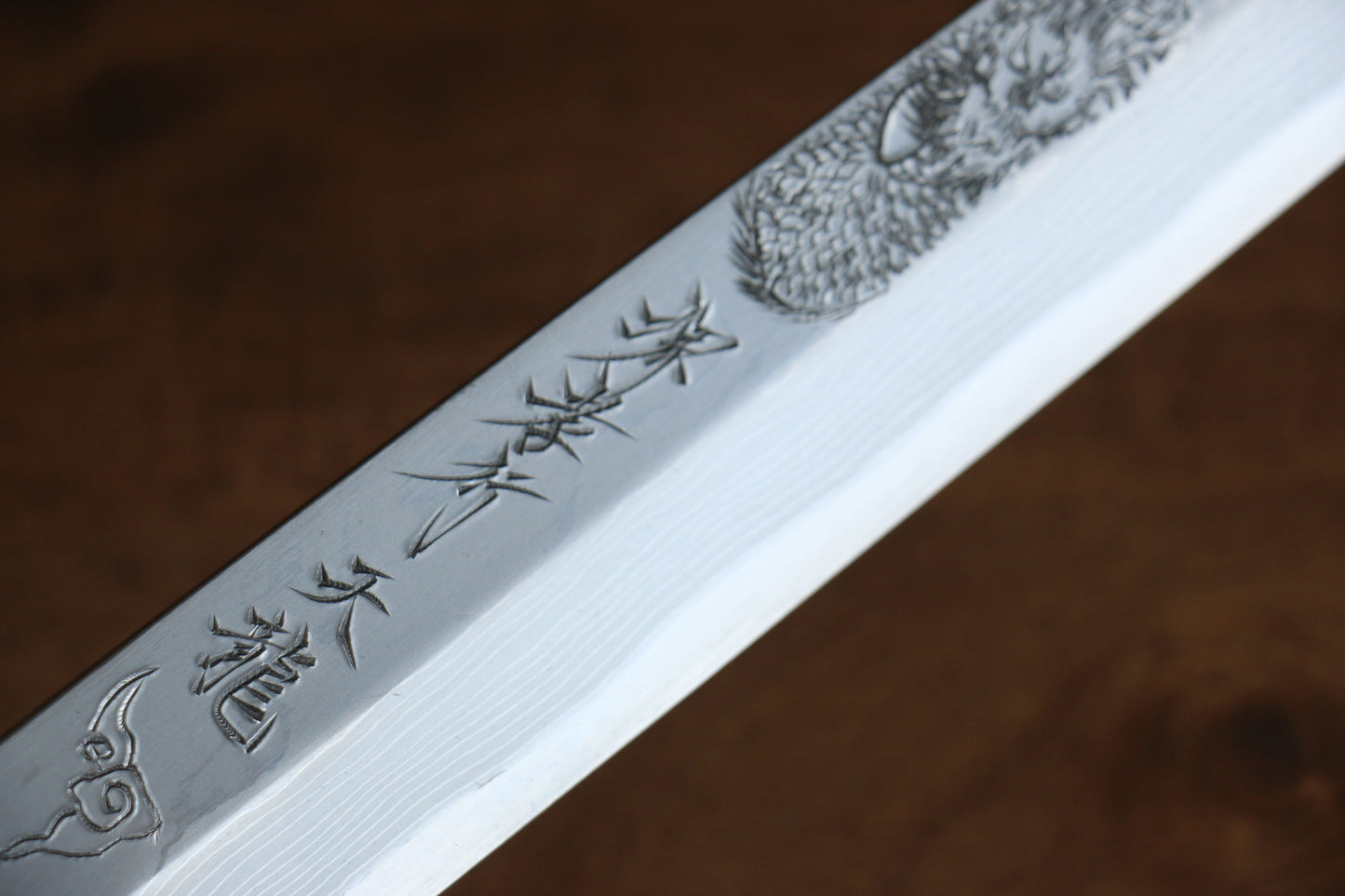 堺 孝行 天龍 うずしお 青ニ鋼 ドラゴンの彫刻入り 柳刃包丁 300mm 赤黒檀柄 鞘付き - 清助刃物