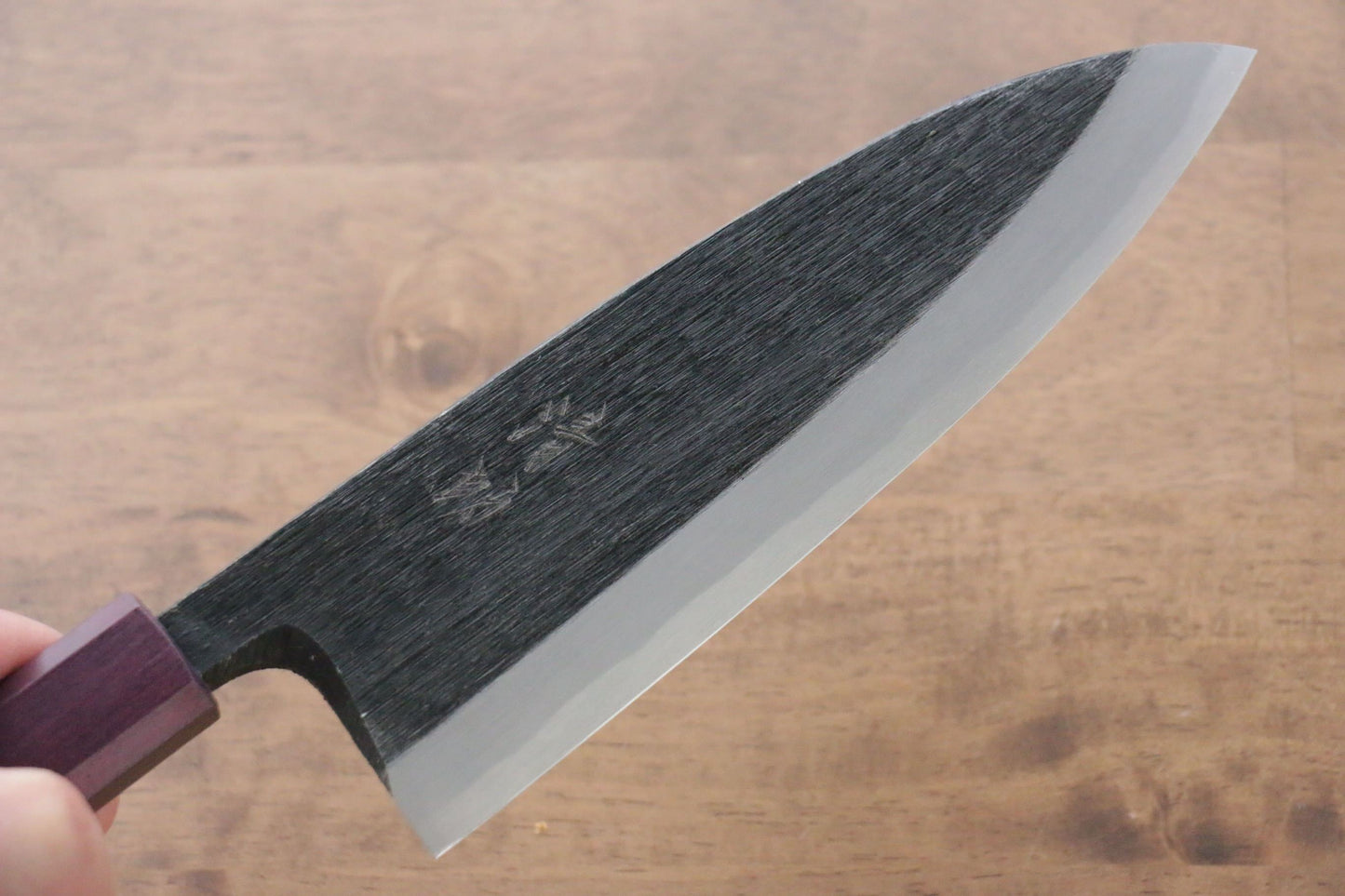 清助 白ニ鋼 黒打 出刃包丁 180mm 漆塗パープル柄 - 清助刃物