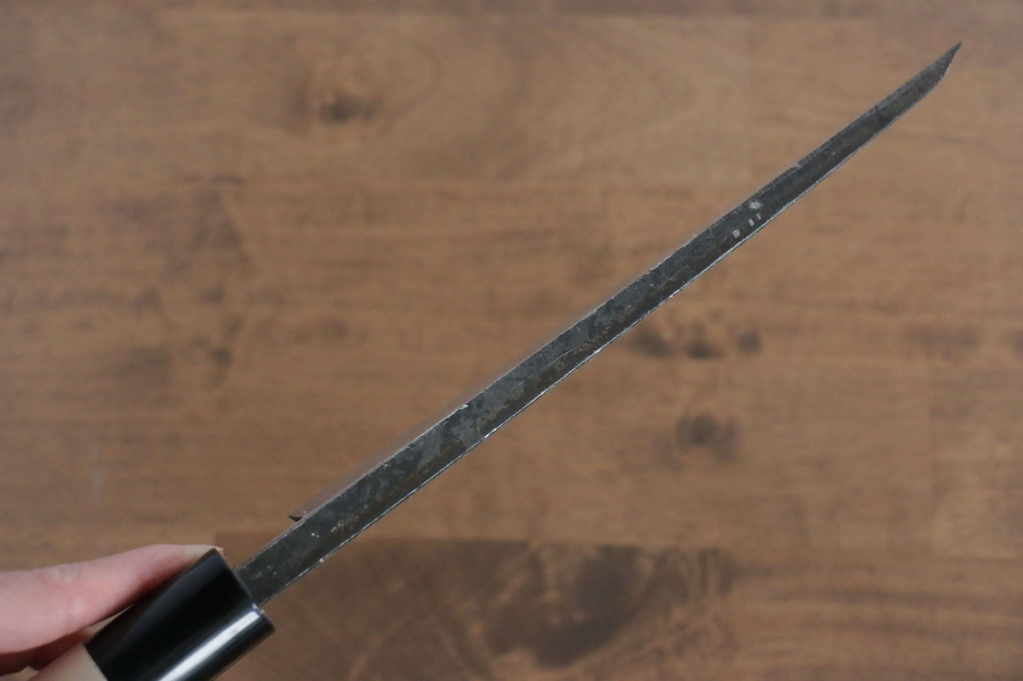 堺 孝行 白鋼 黒打 一登竜門の彫刻入り 出刃包丁 210mm 朴柄 - 清助刃物