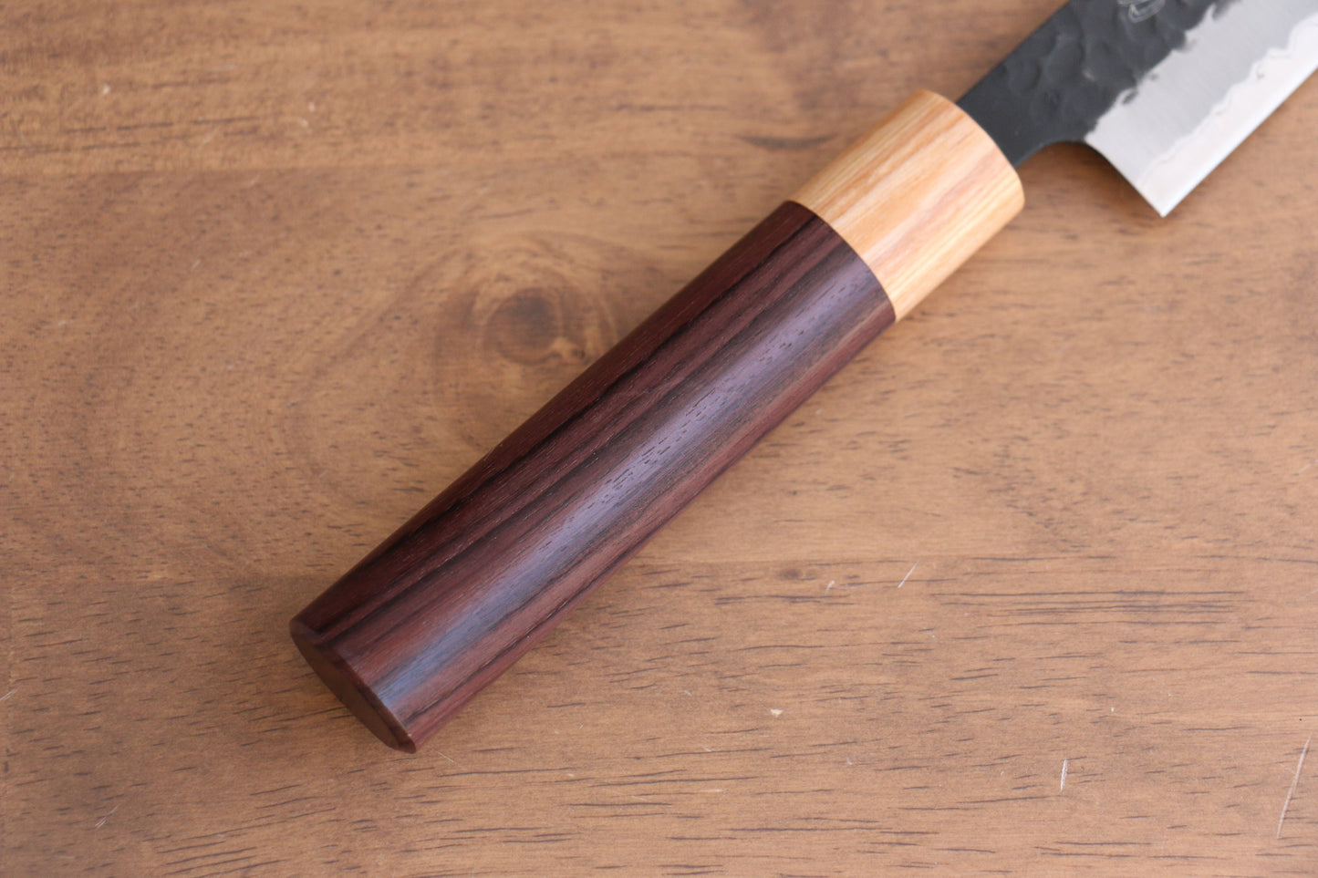 清助 黒白 青スーパー鋼 鎚目 黒打 筋引包丁 240mm 紫檀柄 - 清助刃物