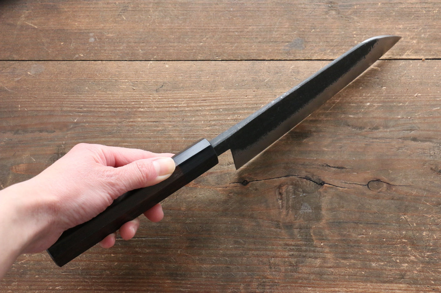 岩井 貴行 青スーパー鋼 黒打 鎚目 三徳包丁 165mm 紫檀柄 - 清助刃物