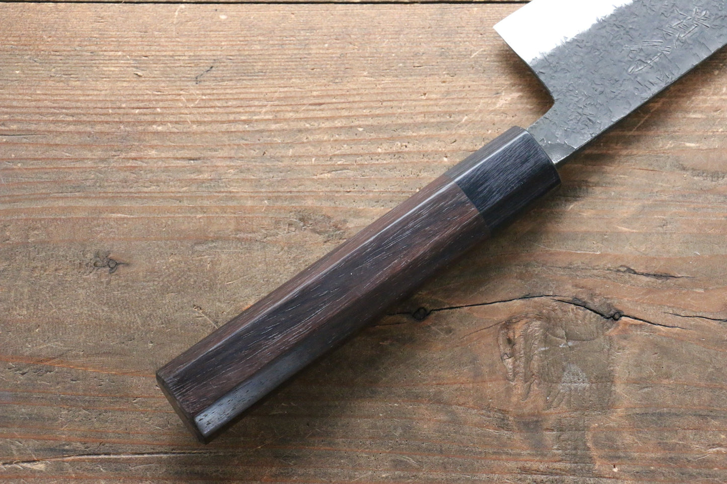 岩井 貴行 青スーパー鋼 黒打 鎚目 三徳包丁 165mm 紫檀柄 - 清助刃物