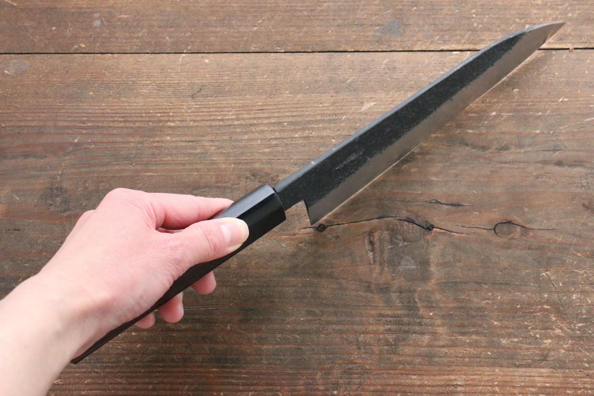 岩井 貴行 青スーパー鋼 黒打 鎚目 牛刀包丁  180mm 紫檀柄 - 清助刃物