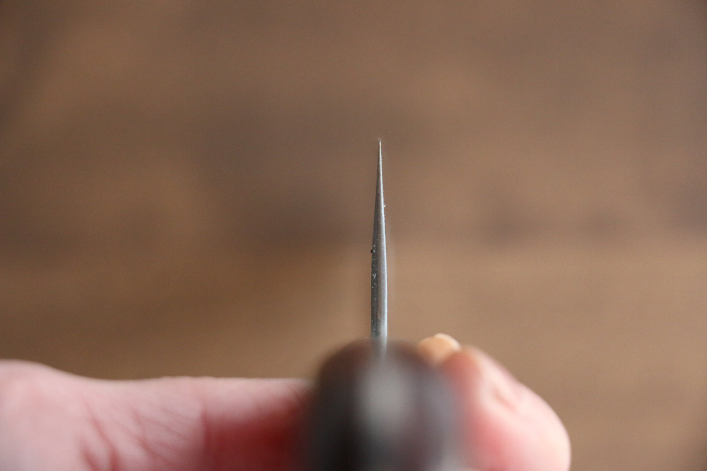 清助 黒梨 青スーパー鋼 梨地 黒打 牛刀包丁 210mm 赤合板柄 - 清助刃物