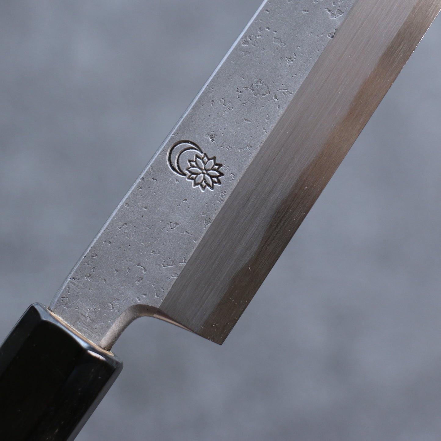 菊月 白ニ鋼 梨地 先丸蛸引包丁 270mm 朴柄 - 清助刃物