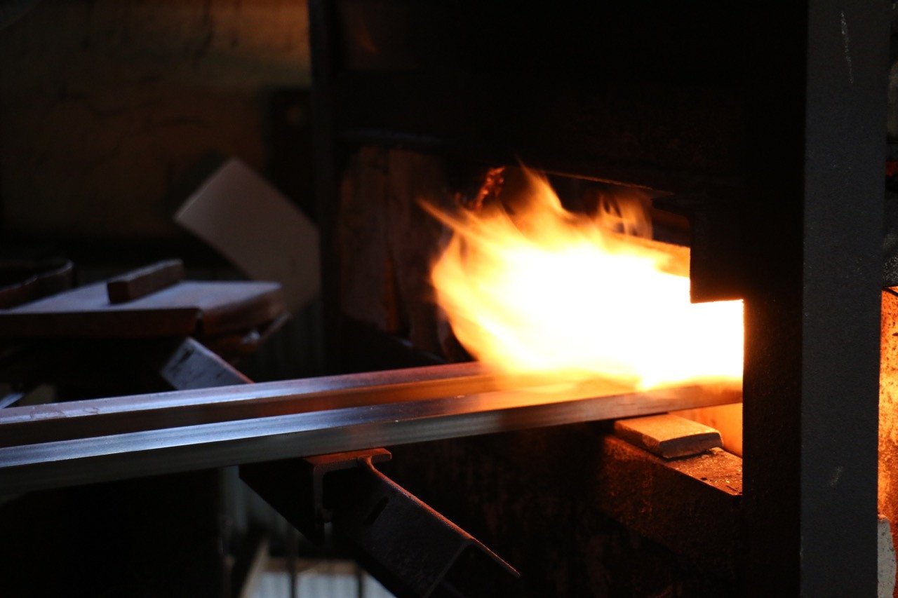 田中 誠貴 青ニ鋼 17層ダマスカスダマスカス 三徳包丁 165mm 朴柄 - 清助刃物