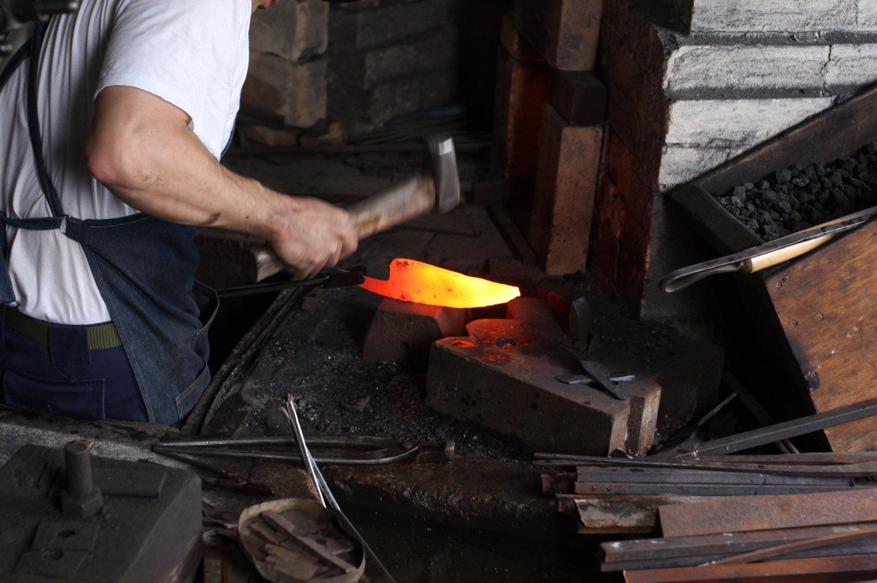 岩井 貴行 青ニ鋼 黒打 柳刃包丁  210mm 紫檀柄 - 清助刃物