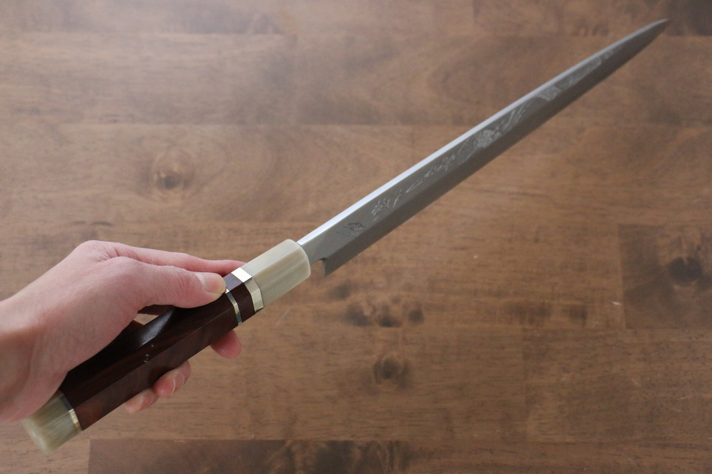 堺 孝行 天龍 うずしお 青ニ鋼 龍の彫刻入り 柳刃包丁 300mm 赤黒檀柄 鞘付き - 清助刃物