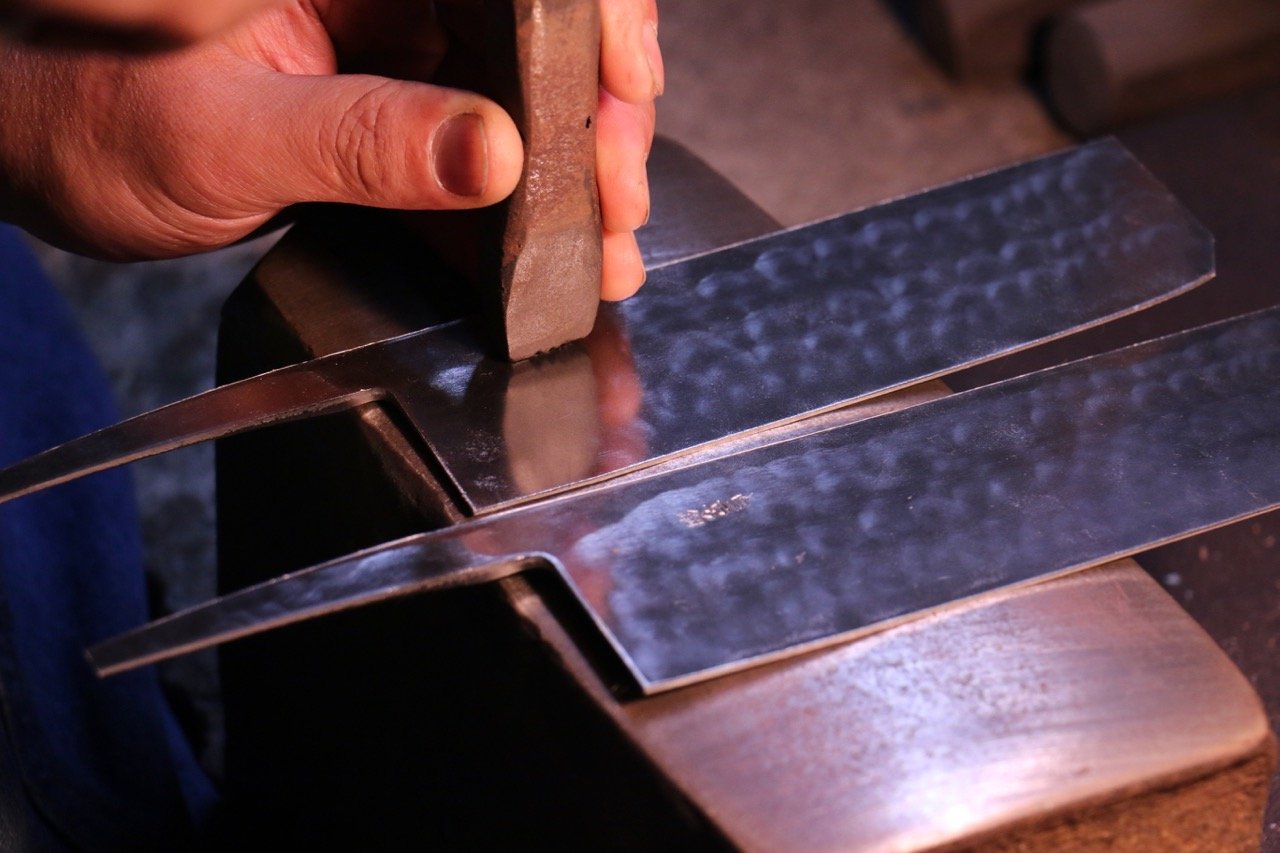 山本 直 青ニ鋼 黒打 三徳包丁 165mm - 清助刃物