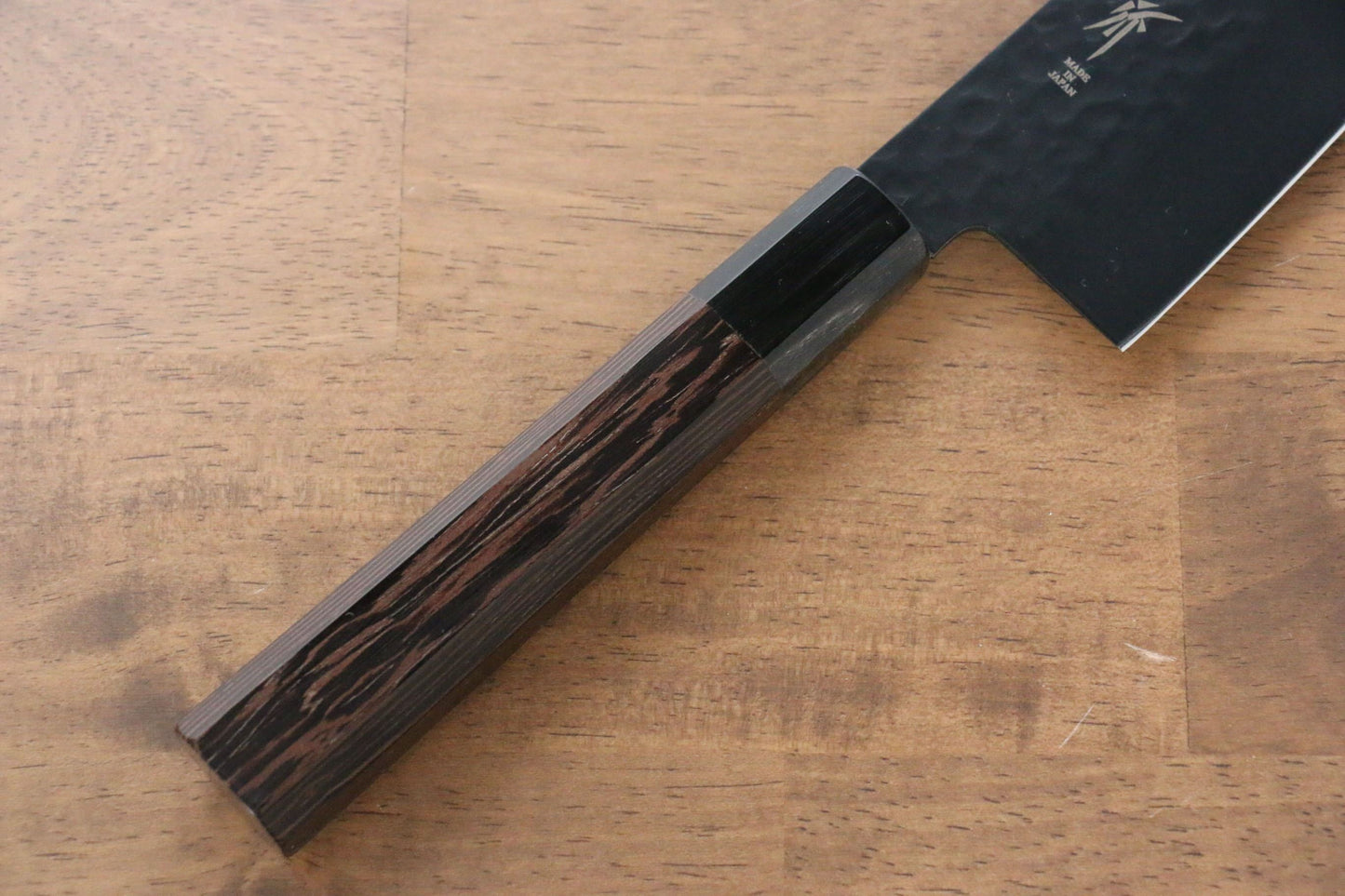堺 孝行 黒影 V金10号 鎚目 テフロン加工 牛刀包丁 240mm ウエンジ柄 - 清助刃物