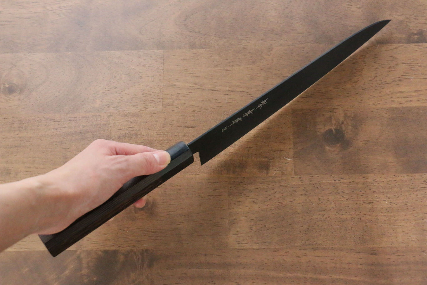 堺 孝行 黒影 V金10号 鎚目 テフロン加工 牛刀包丁 240mm ウエンジ柄 - 清助刃物