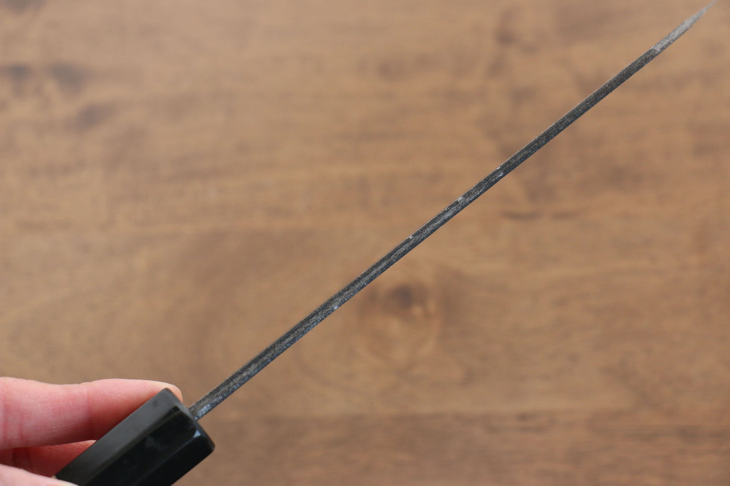 菊月 白ニ鋼 黒仕上げ 切付三徳包丁 180mm 朴柄 - 清助刃物