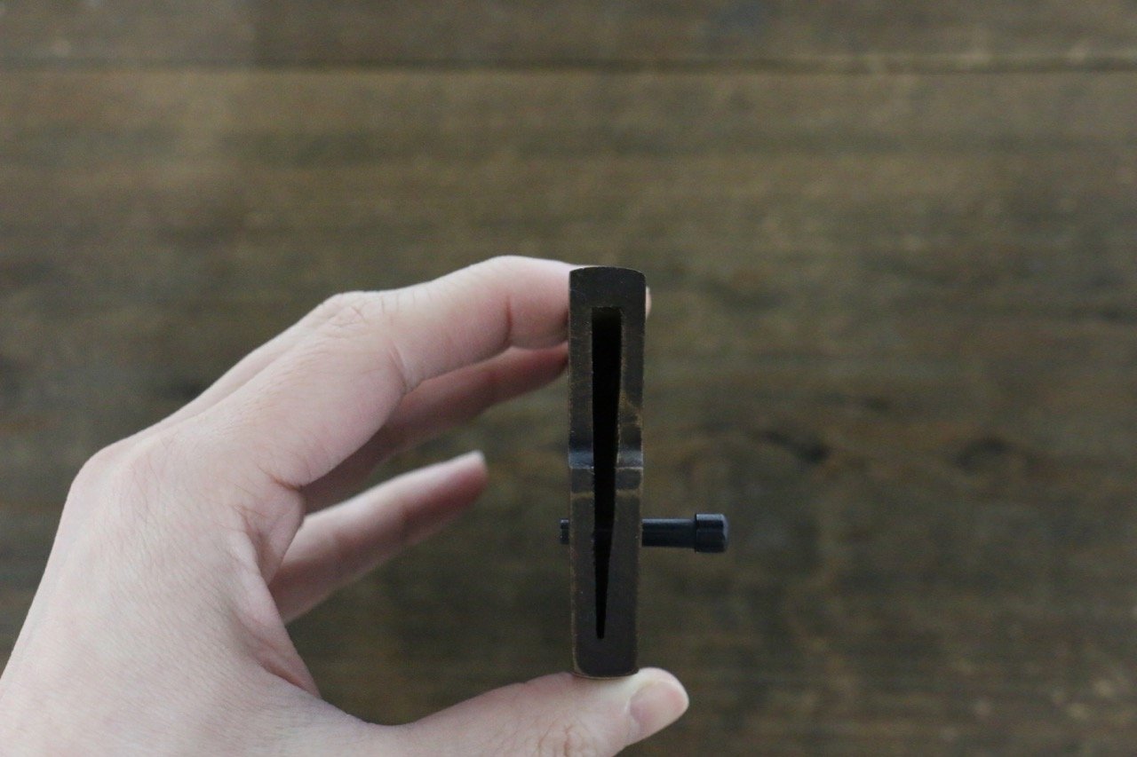 茶色塗り鞘 三徳包丁用 黒合板ピン付き 180mm - 清助刃物