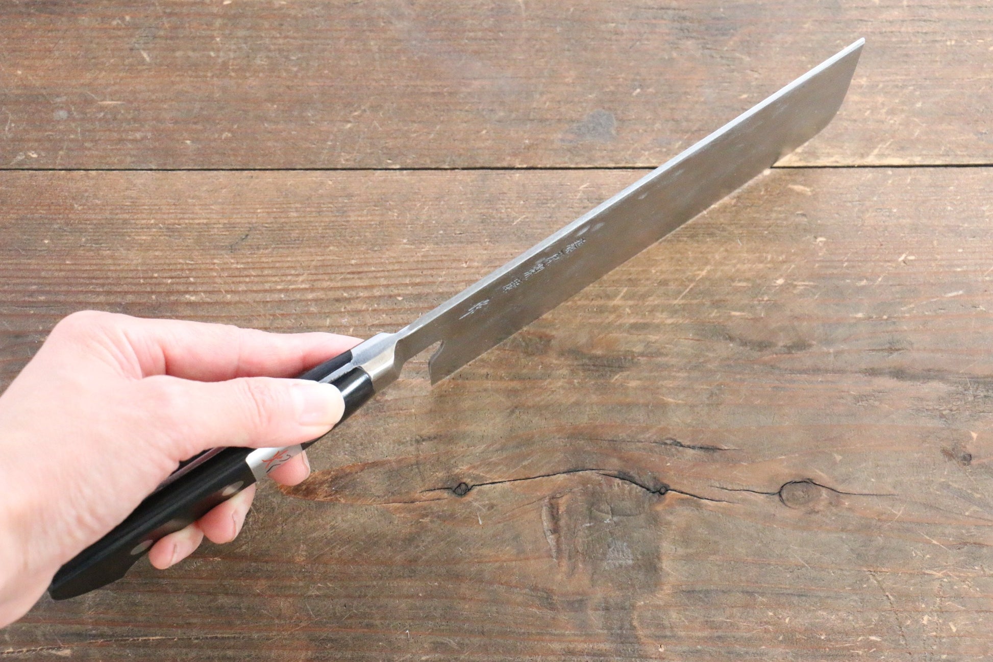 藤原 照康 幻の名刀 白一鋼 梨地鎚目 菜切包丁 150mm 黒合板柄 - 清助刃物