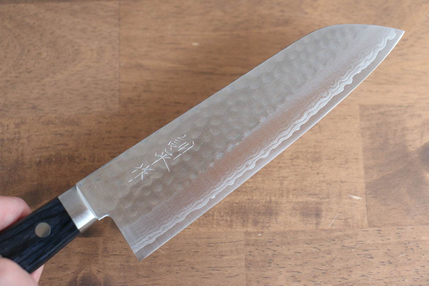 訓平 刻流(こくりゅう) V金10号 鎚目 三徳包丁 170mm 合板 (紺色)柄 - 清助刃物