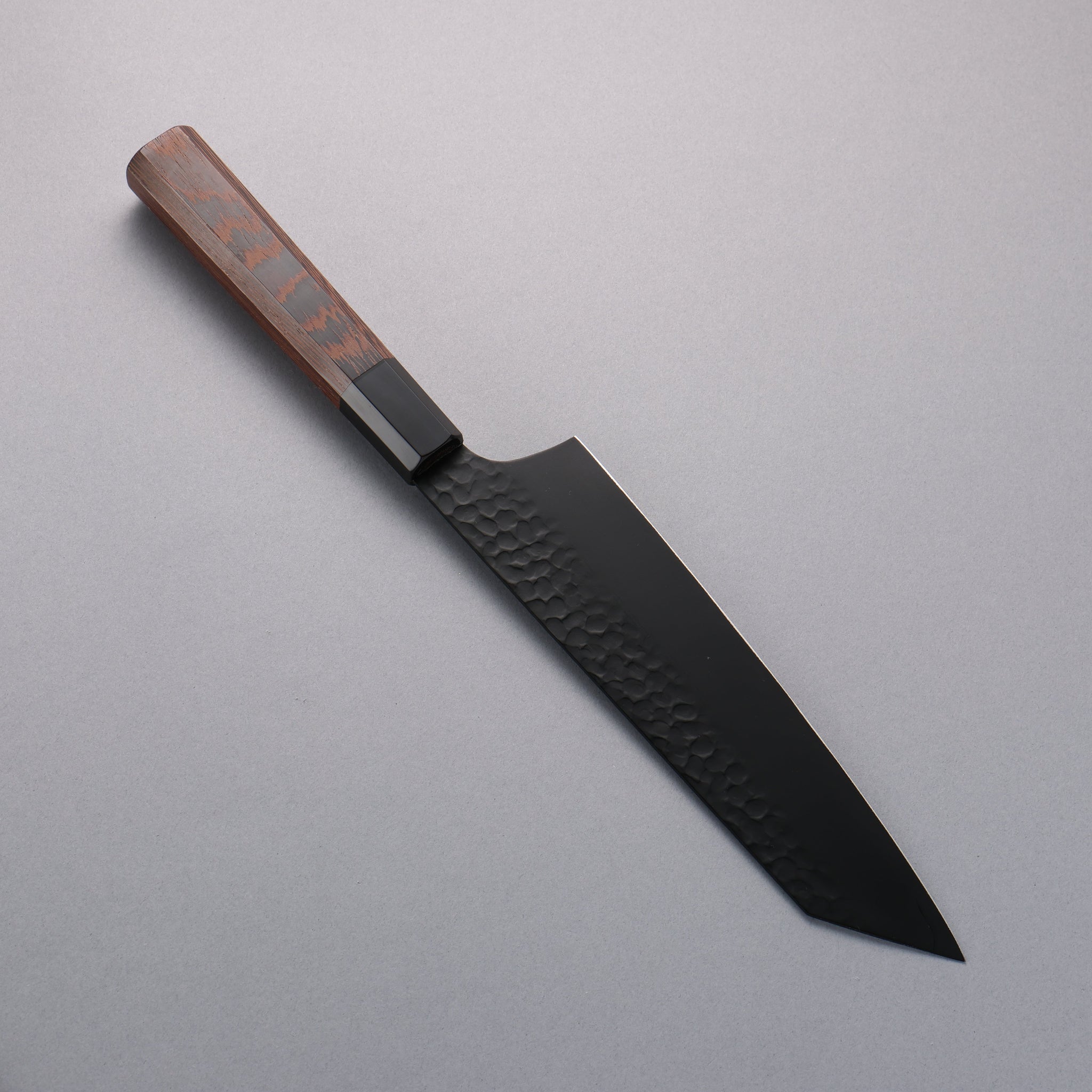 堺 孝行 黒影 V金10号 鎚目 テフロン加工 剣型牛刀包丁 190mm ウエンジ柄 - 清助刃物