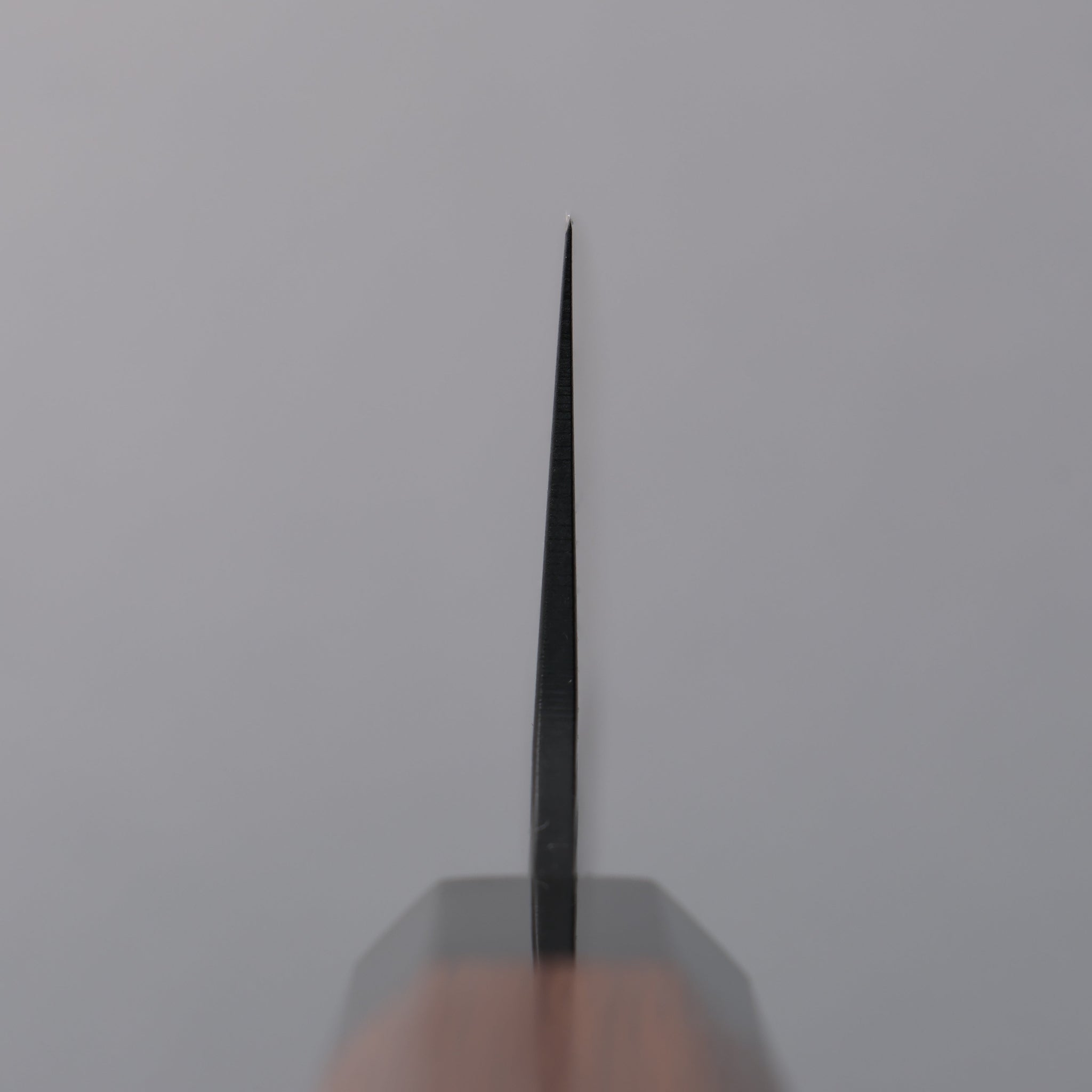 堺 孝行 黒影 V金10号 鎚目 テフロン加工 剣型牛刀包丁 190mm ウエンジ柄 - 清助刃物