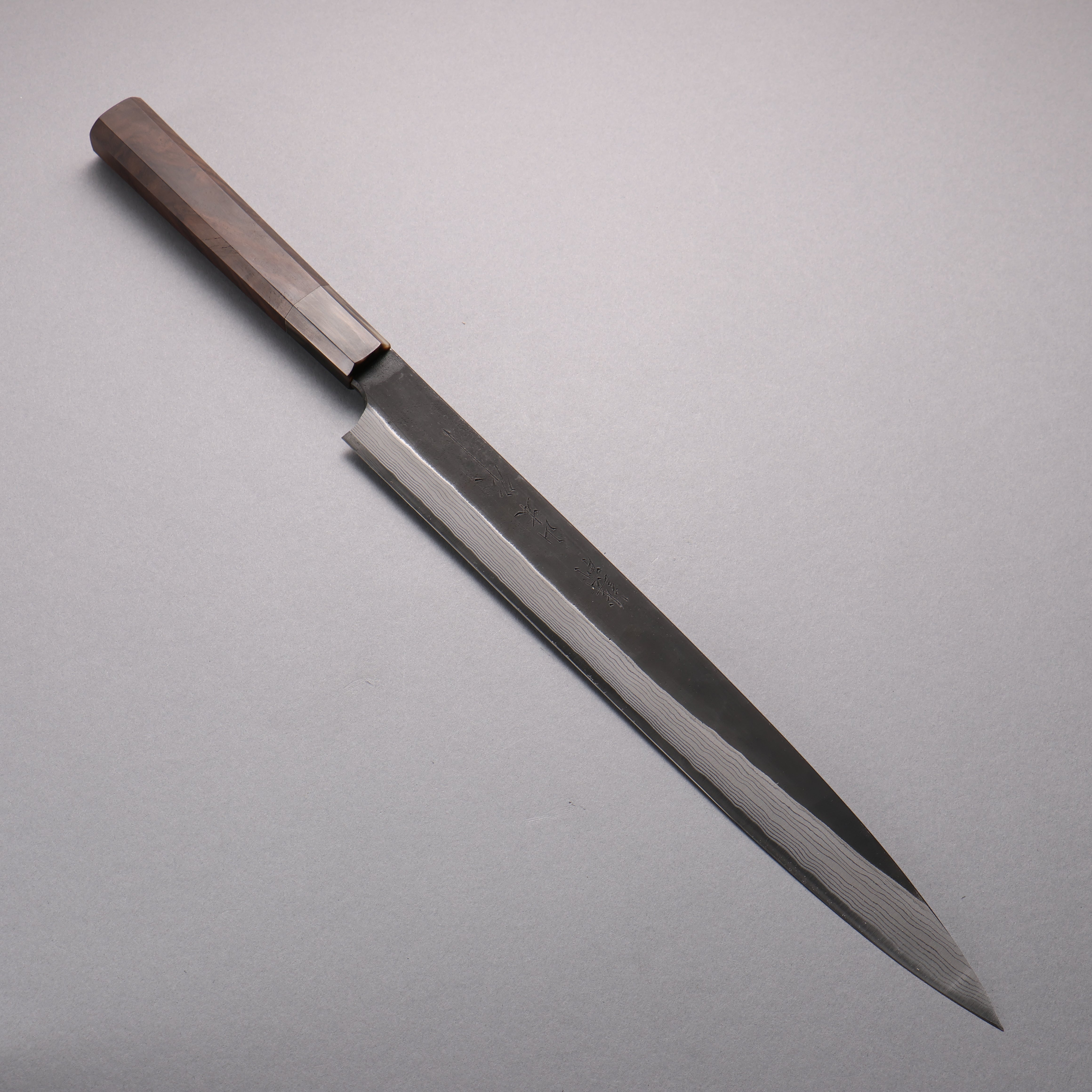 山本 直 青ニ鋼 黒打 ダマスカス 柳刃包丁 300mm ウォルナット柄 – 清助刃物 Japan